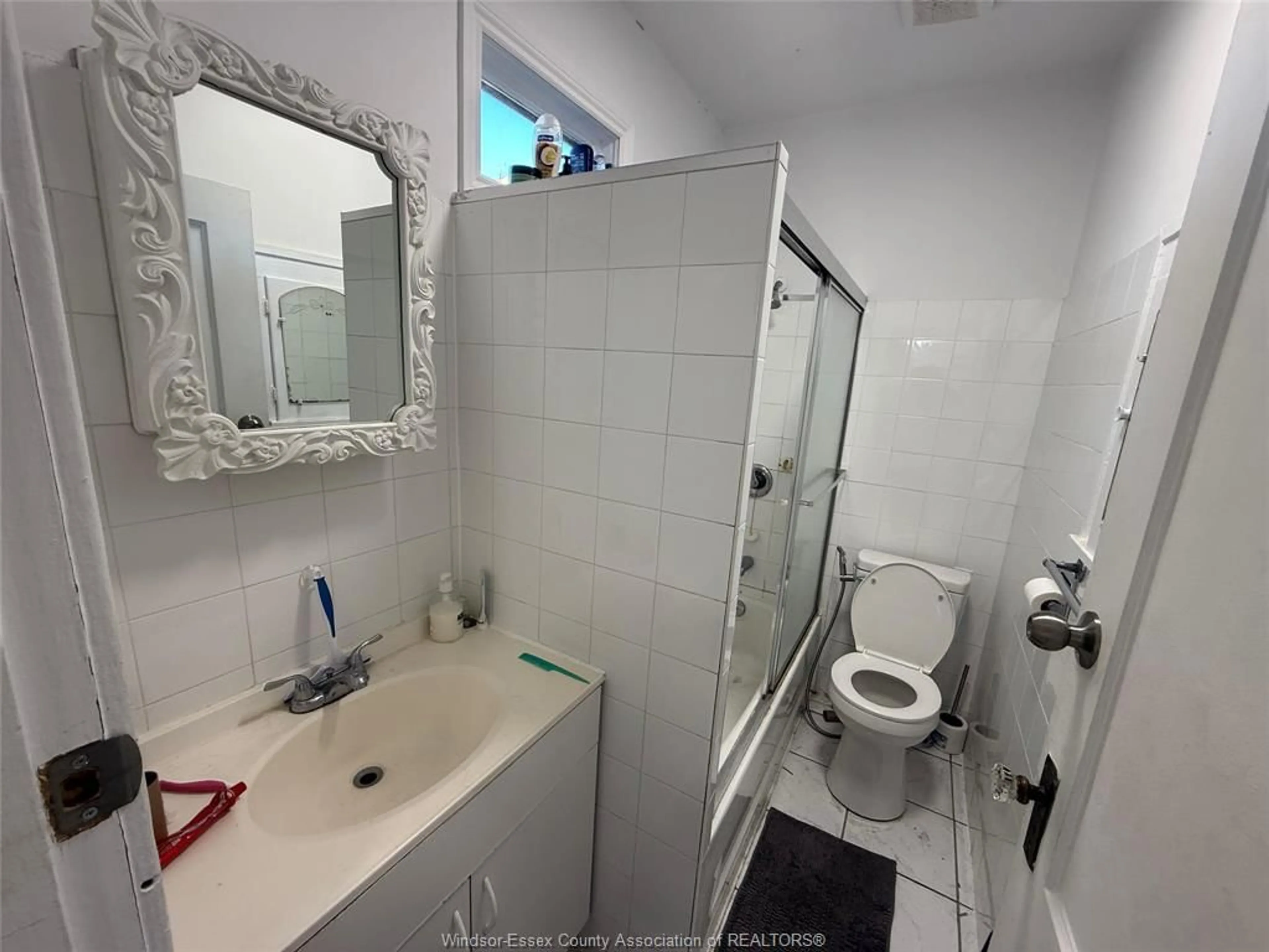 Standard bathroom, unknown for 1463 GOYEAU St, Windsor Ontario N8X 3L2