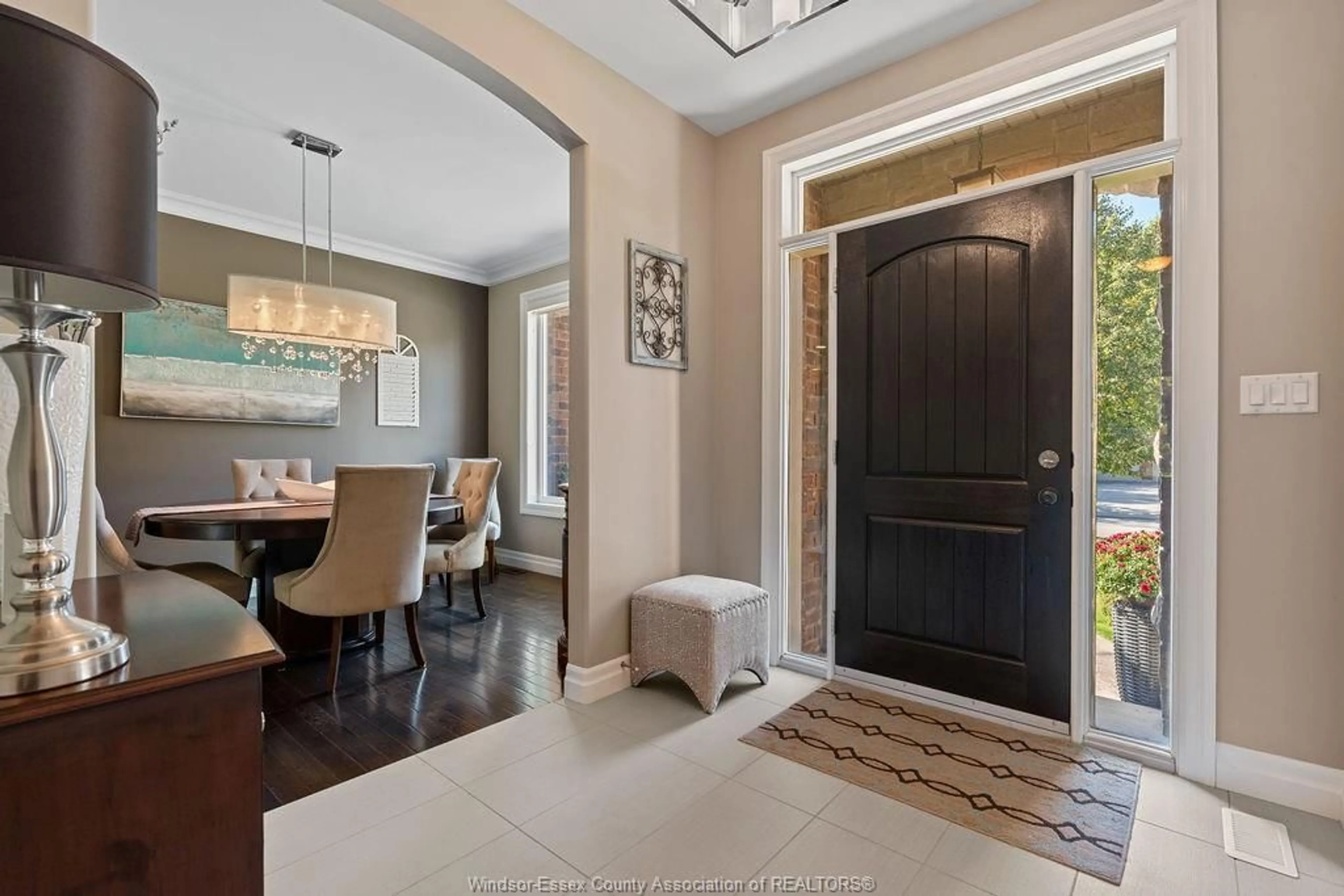 Indoor entryway for 1260 LYONESS Crt, LaSalle Ontario N9J 3Y6