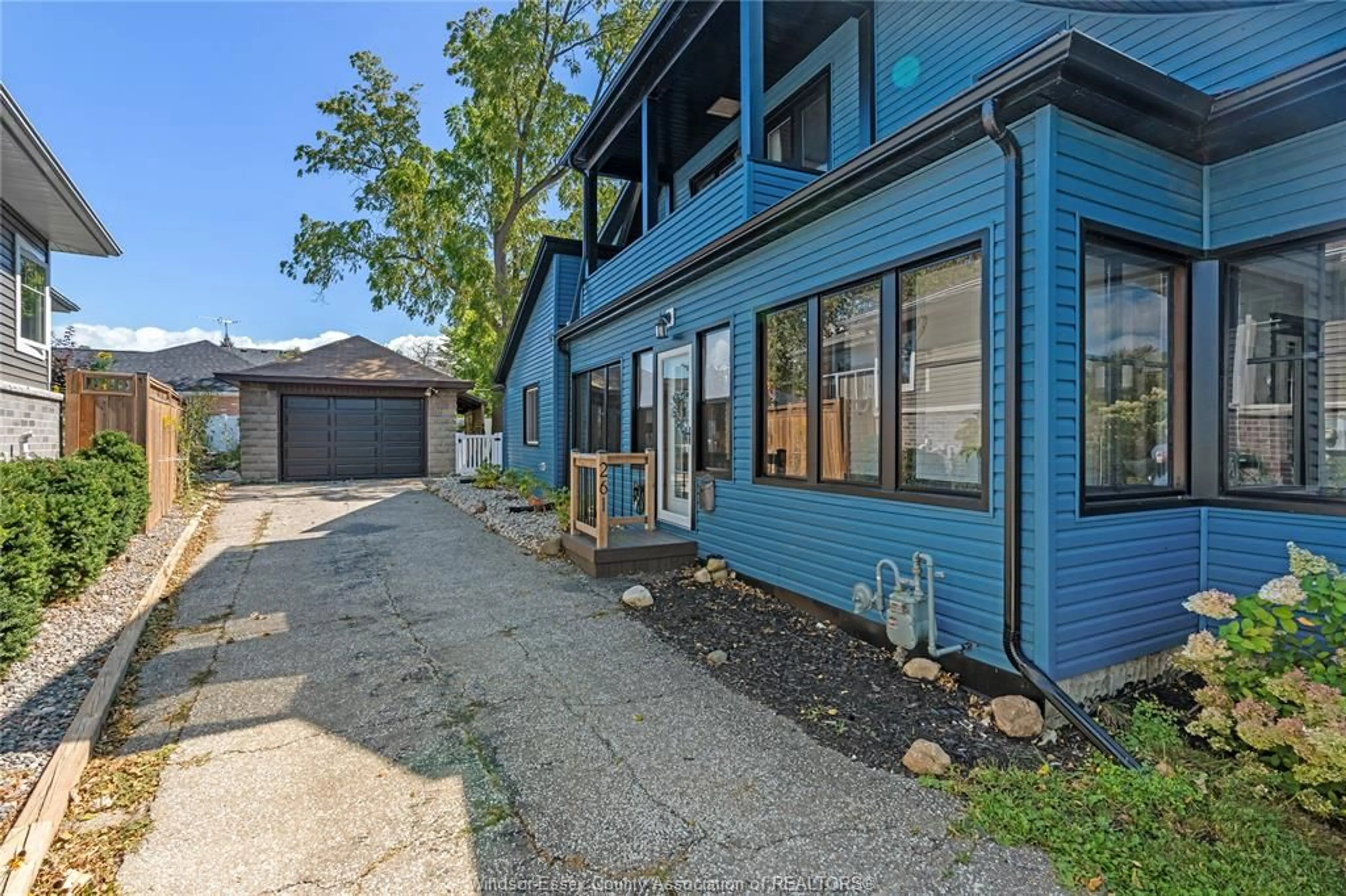 A pic from outside/outdoor area/front of a property/back of a property/a pic from drone, unknown for 261 DIVISION St, Kingsville Ontario N9Y 1R7