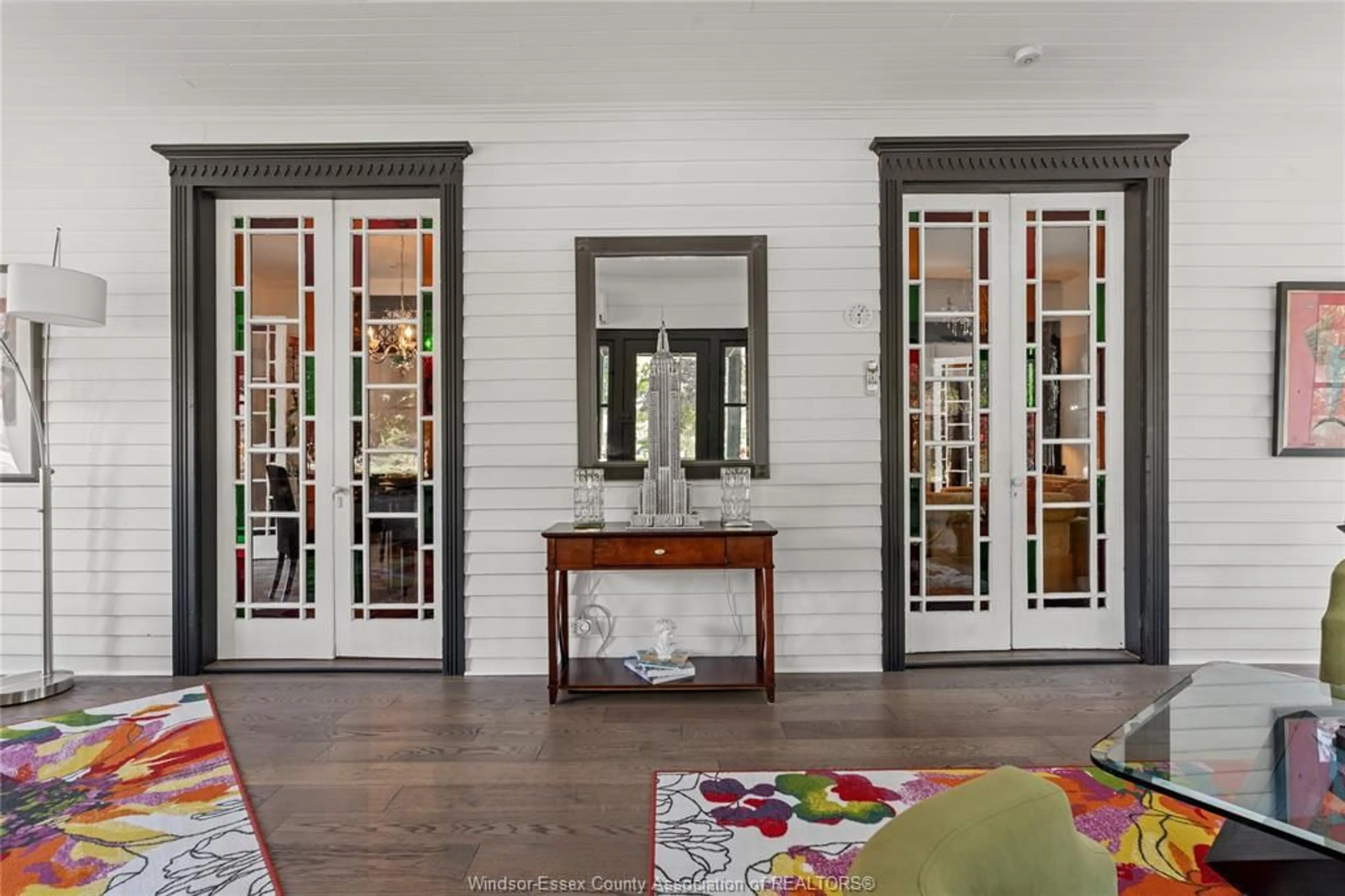 Indoor entryway for 261 DIVISION St, Kingsville Ontario N9Y 1R7