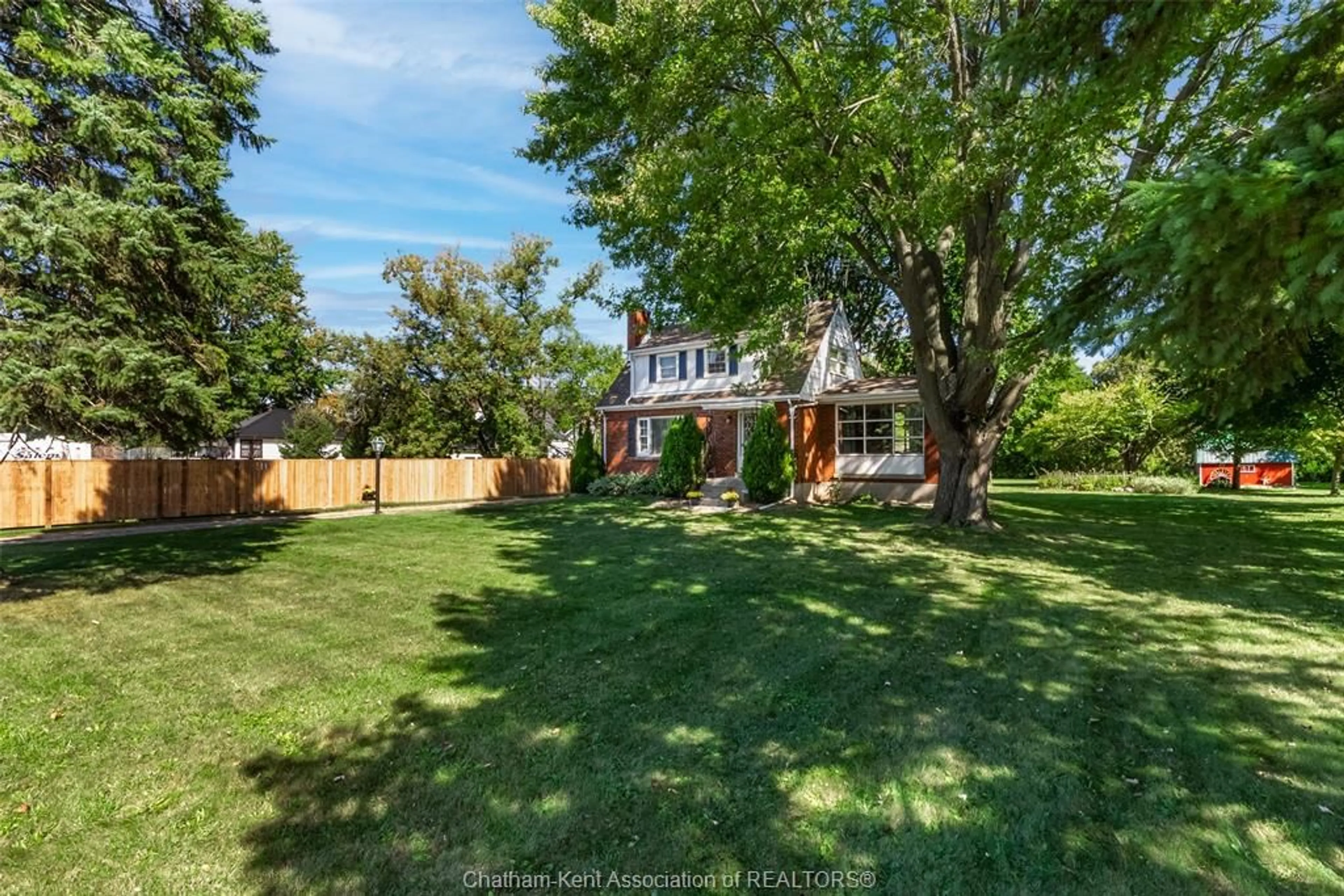 A pic from outside/outdoor area/front of a property/back of a property/a pic from drone, street for 483 St. Clair St, Chatham Ontario N7L 3K6