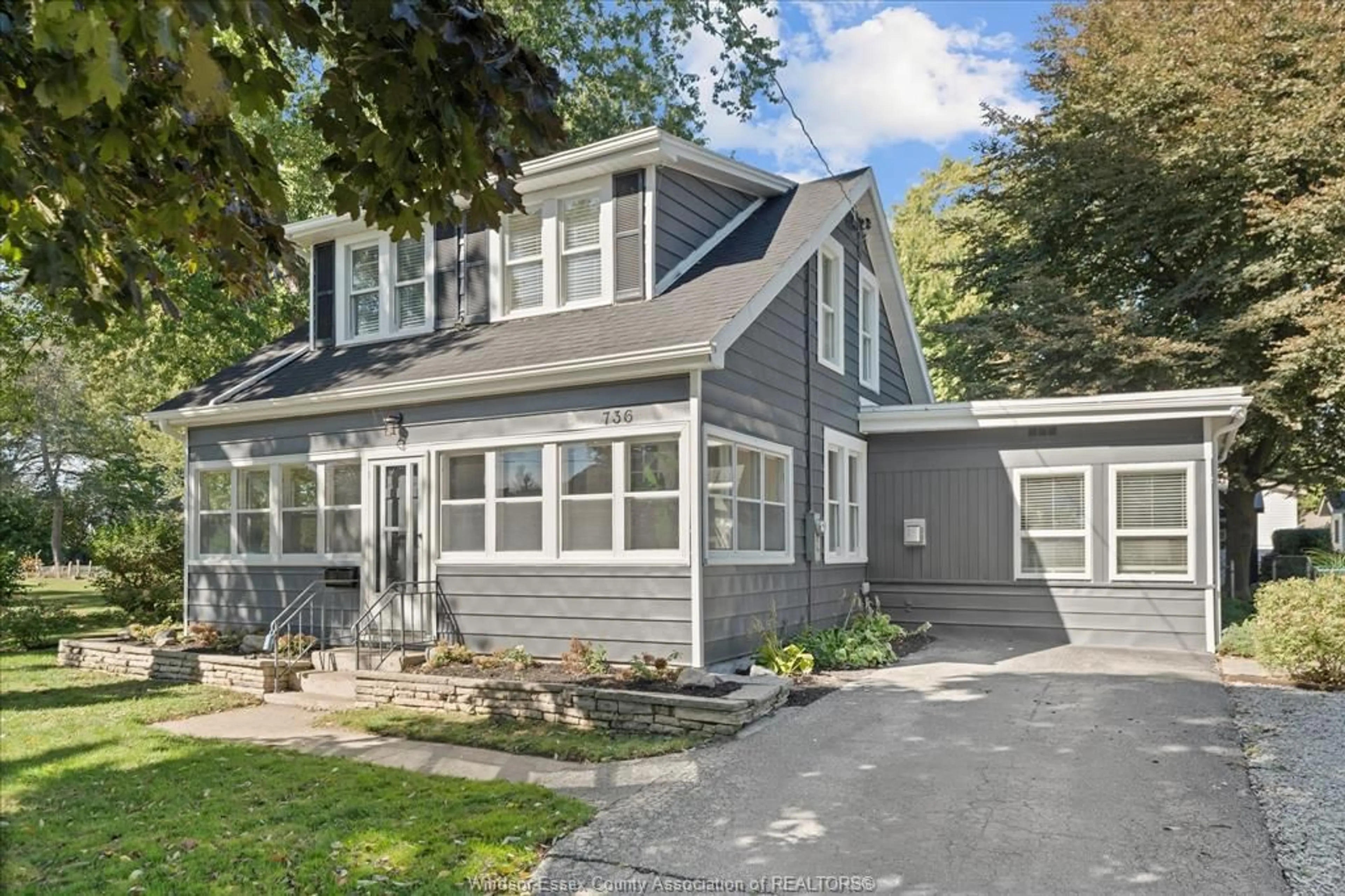 Home with vinyl exterior material, street for 736 Lake Erie Dr, Kingsville Ontario N9Y 2P9