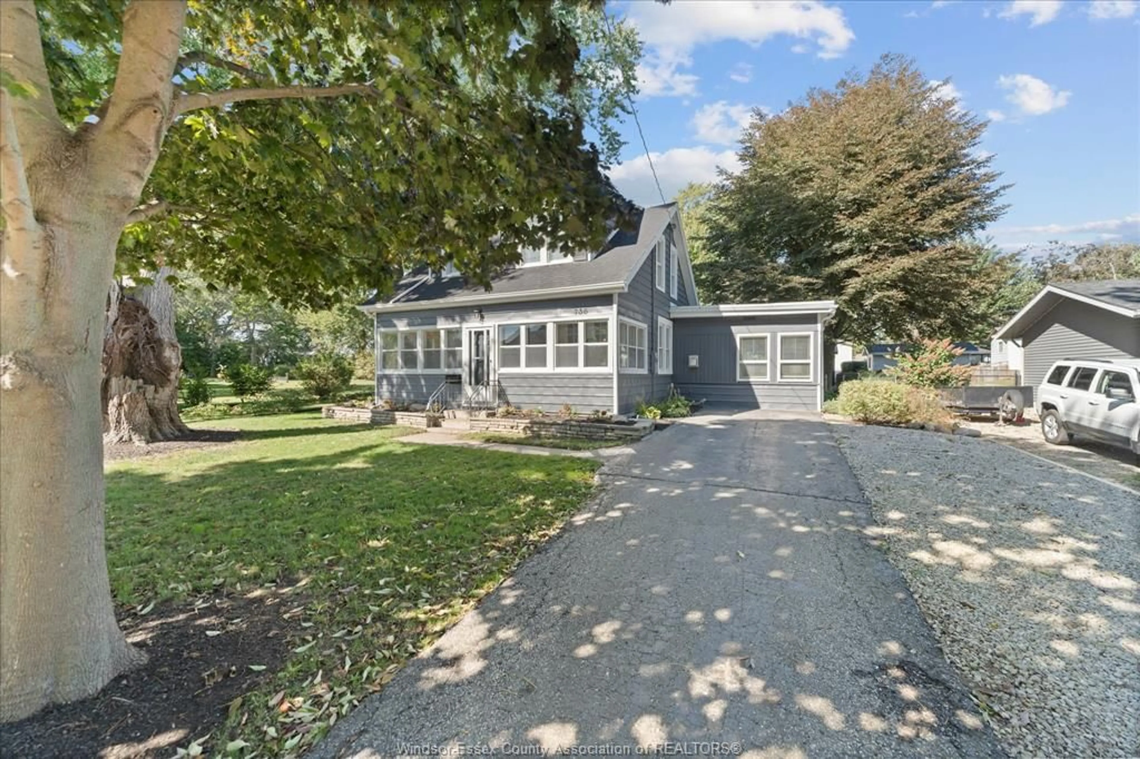 A pic from outside/outdoor area/front of a property/back of a property/a pic from drone, street for 736 Lake Erie Dr, Kingsville Ontario N9Y 2P9