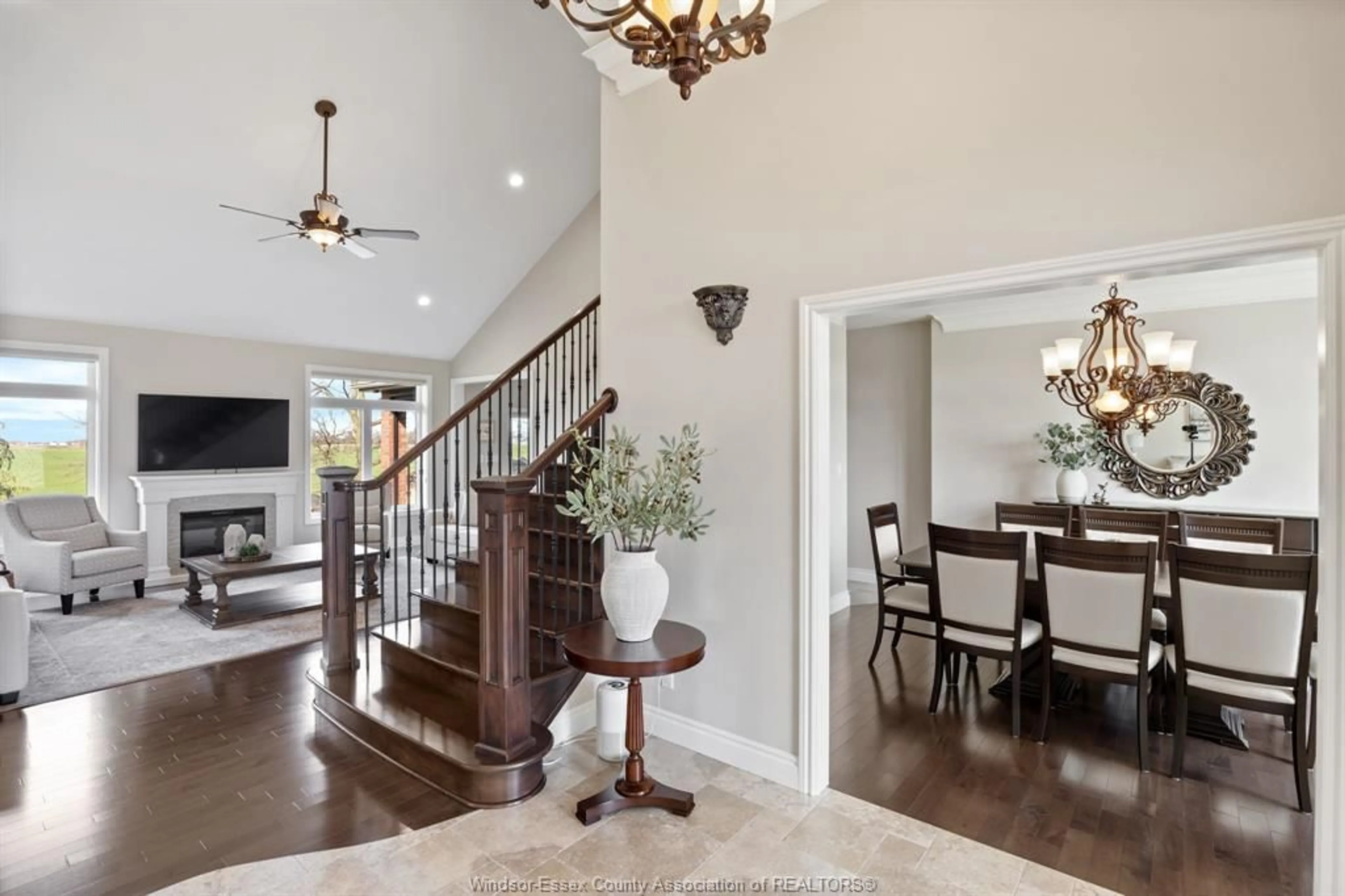 Indoor entryway for 640 NORTH TALBOT Rd, Lakeshore Ontario N8M 2X7