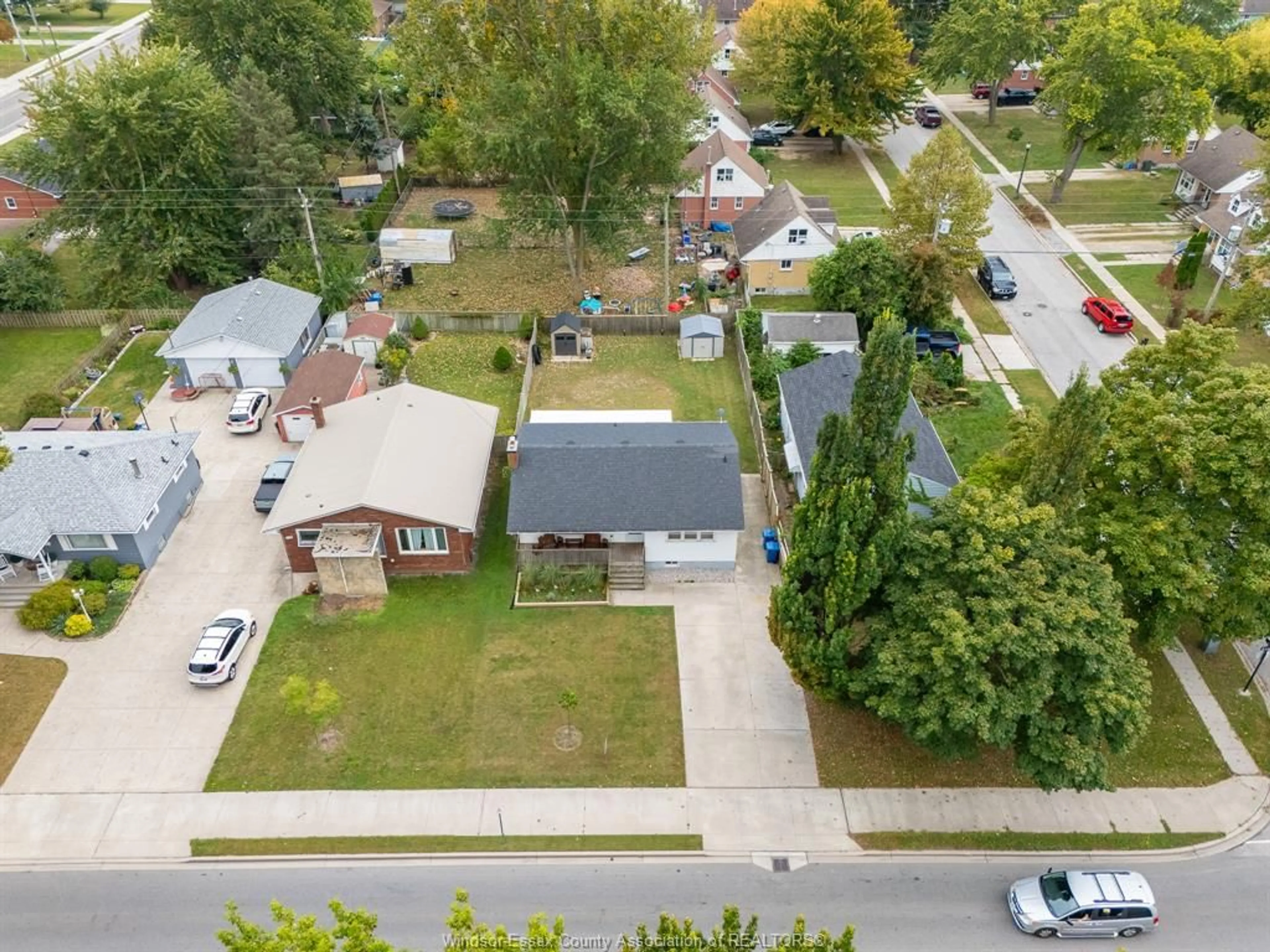A pic from outside/outdoor area/front of a property/back of a property/a pic from drone, street for 343 Alma, Amherstburg Ontario N9V 1B2
