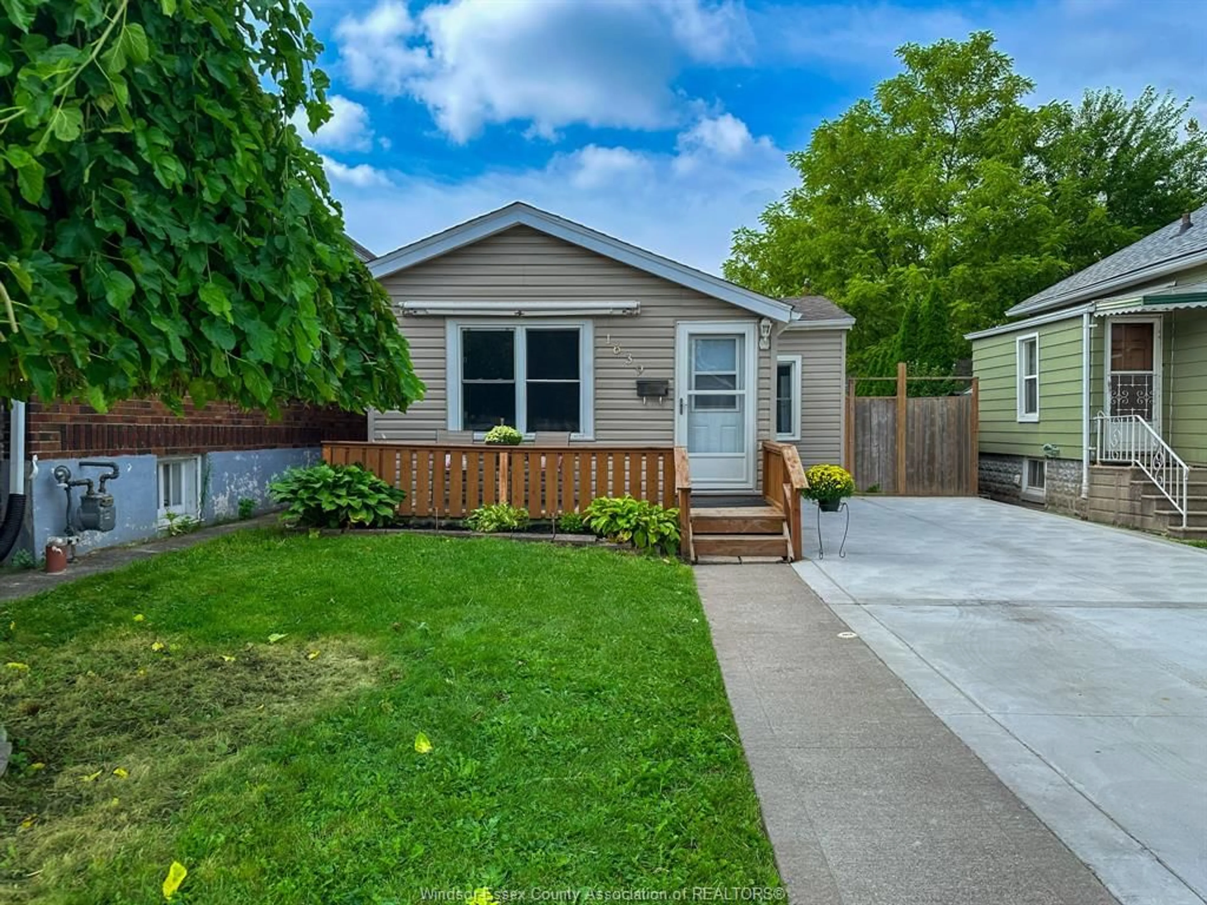 Unknown for 1639 ST LUKE, Windsor Ontario N8Y 3N4