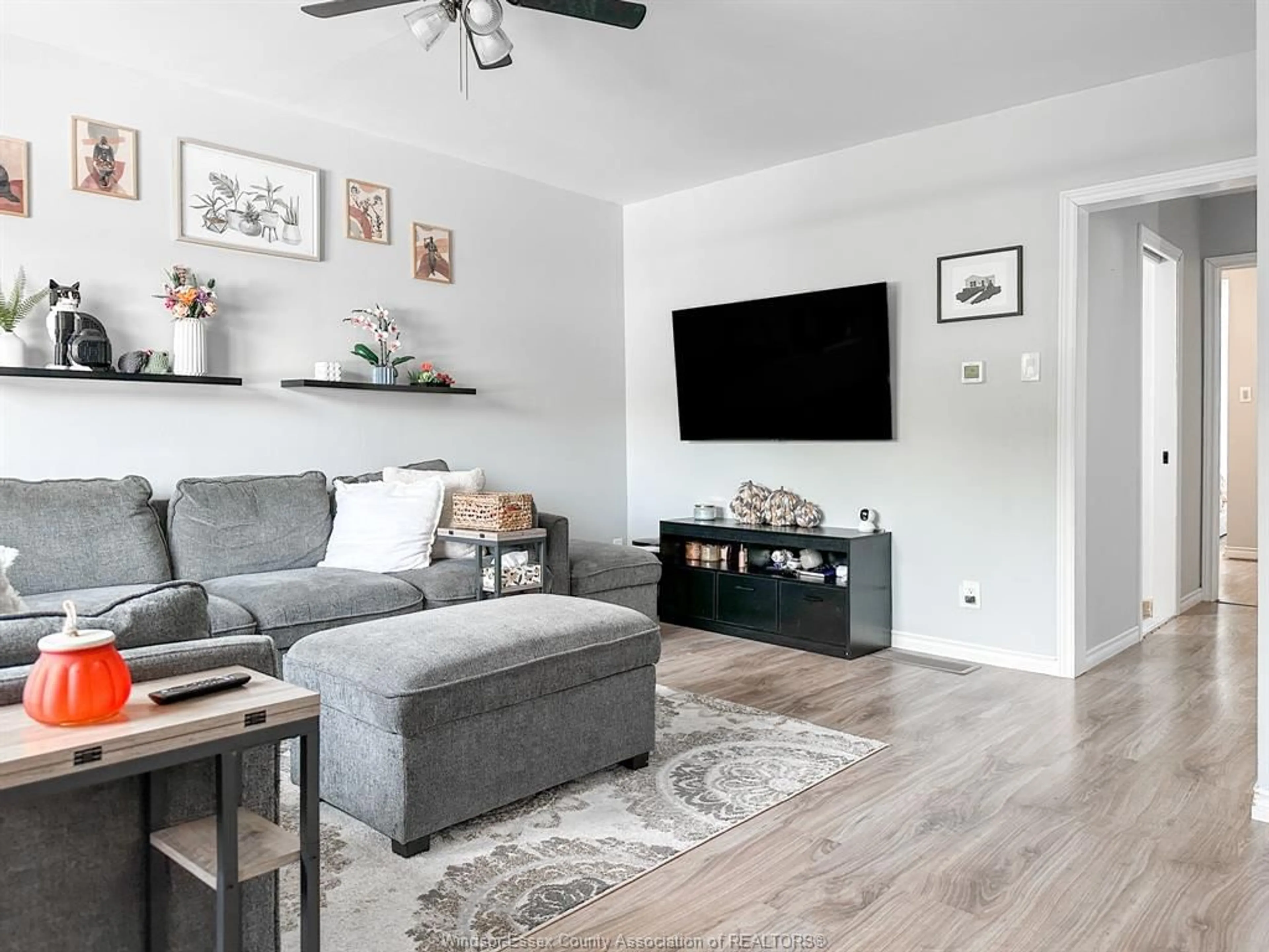 Living room with furniture, wood/laminate floor for 1639 ST LUKE, Windsor Ontario N8Y 3N4