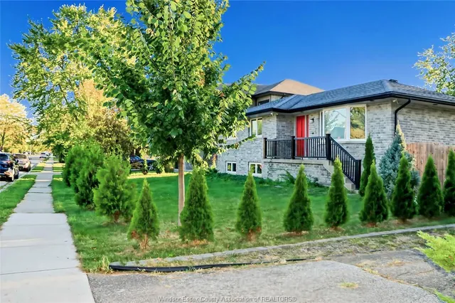 541 LAKEVIEW Ave, Windsor 4