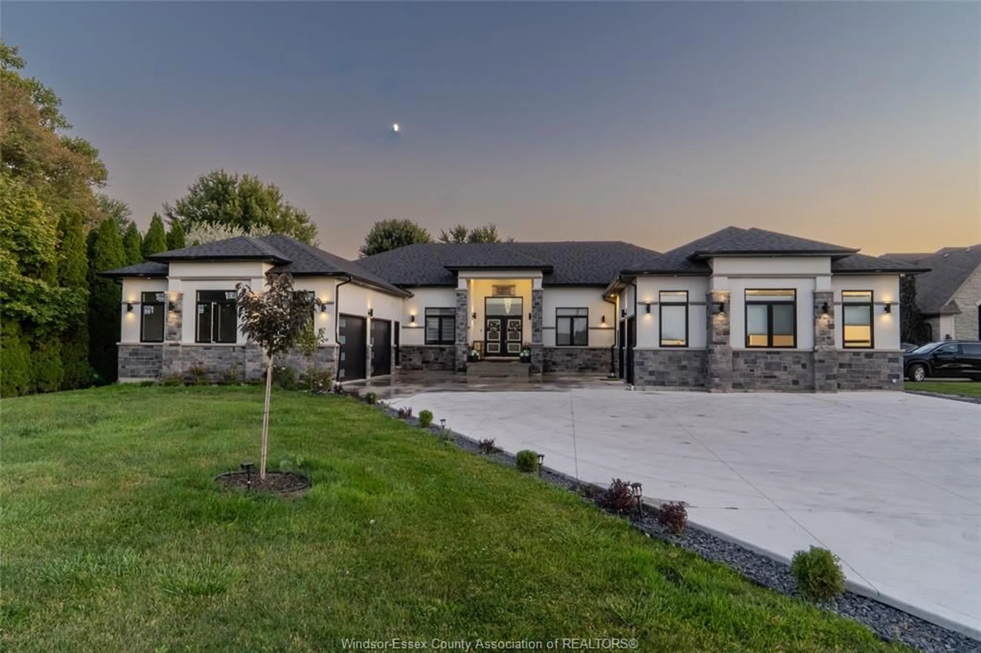 Home with brick exterior material, mountain view for 1316 Deer Run, Leamington Ontario N8H 3V7