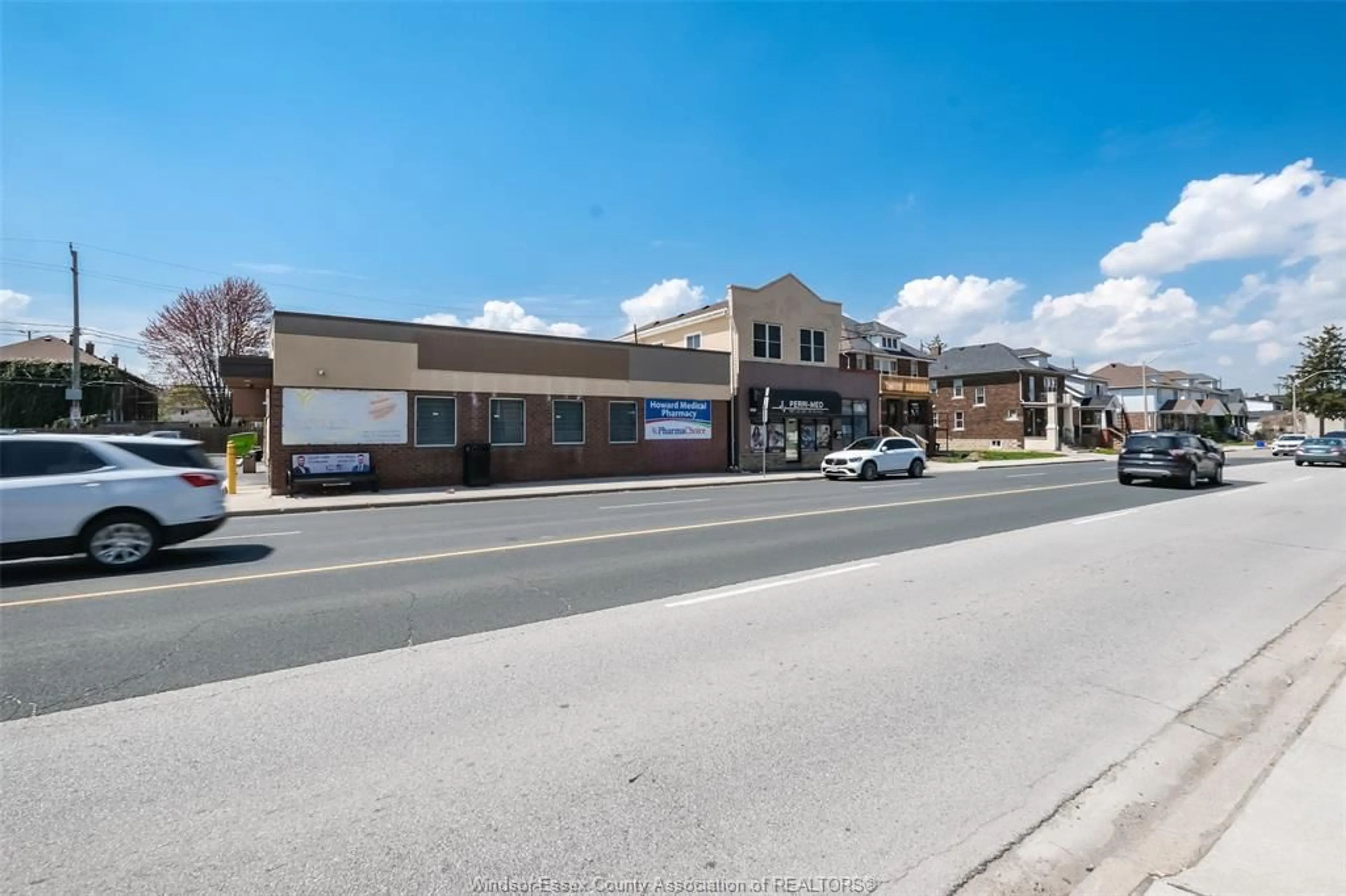 A pic from outside/outdoor area/front of a property/back of a property/a pic from drone, street for 2288 HOWARD Ave, Windsor Ontario N8X 3V1