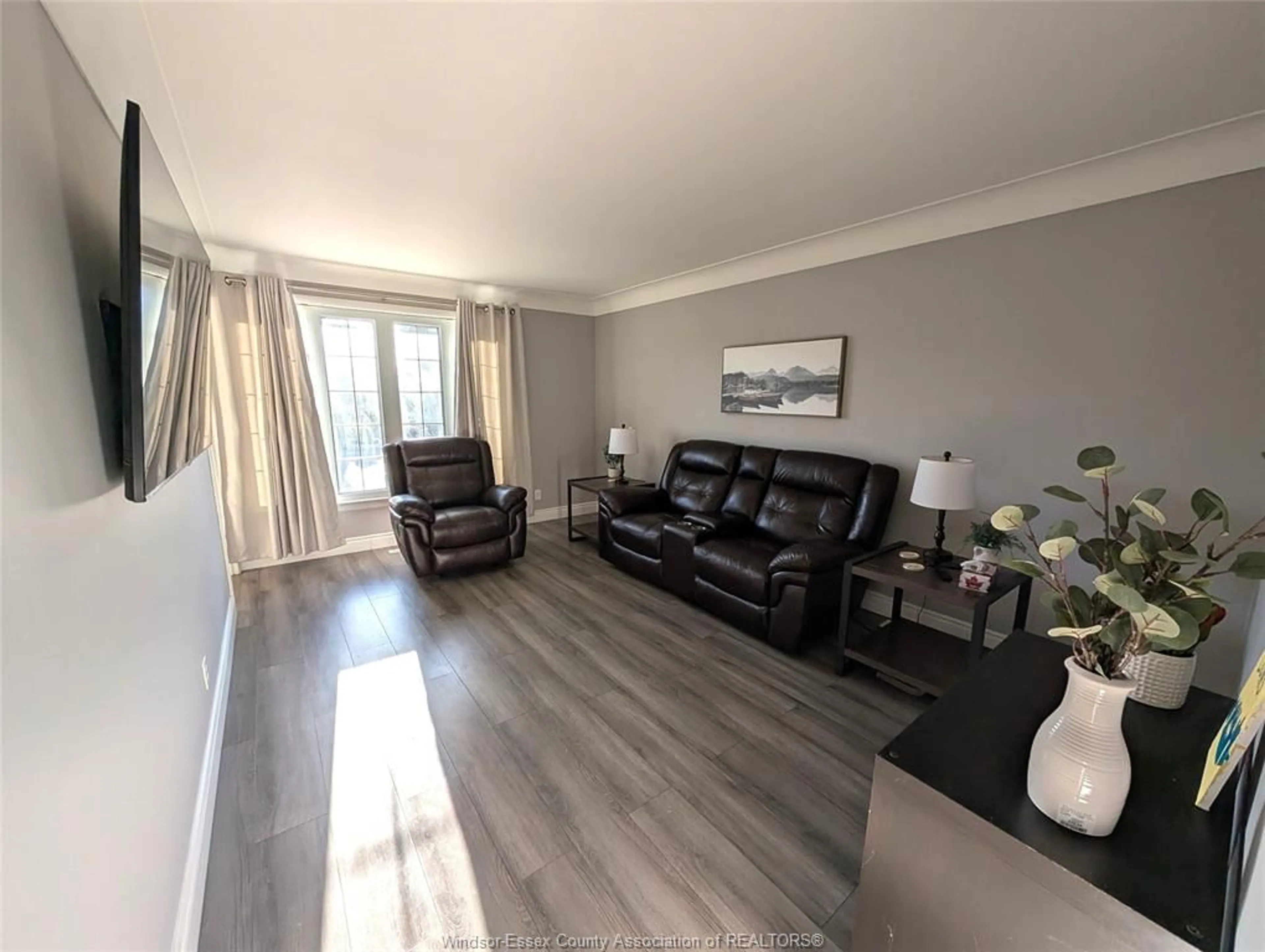 Living room with furniture, wood/laminate floor for 1542 ELSMERE, Windsor Ontario N8X 4H3