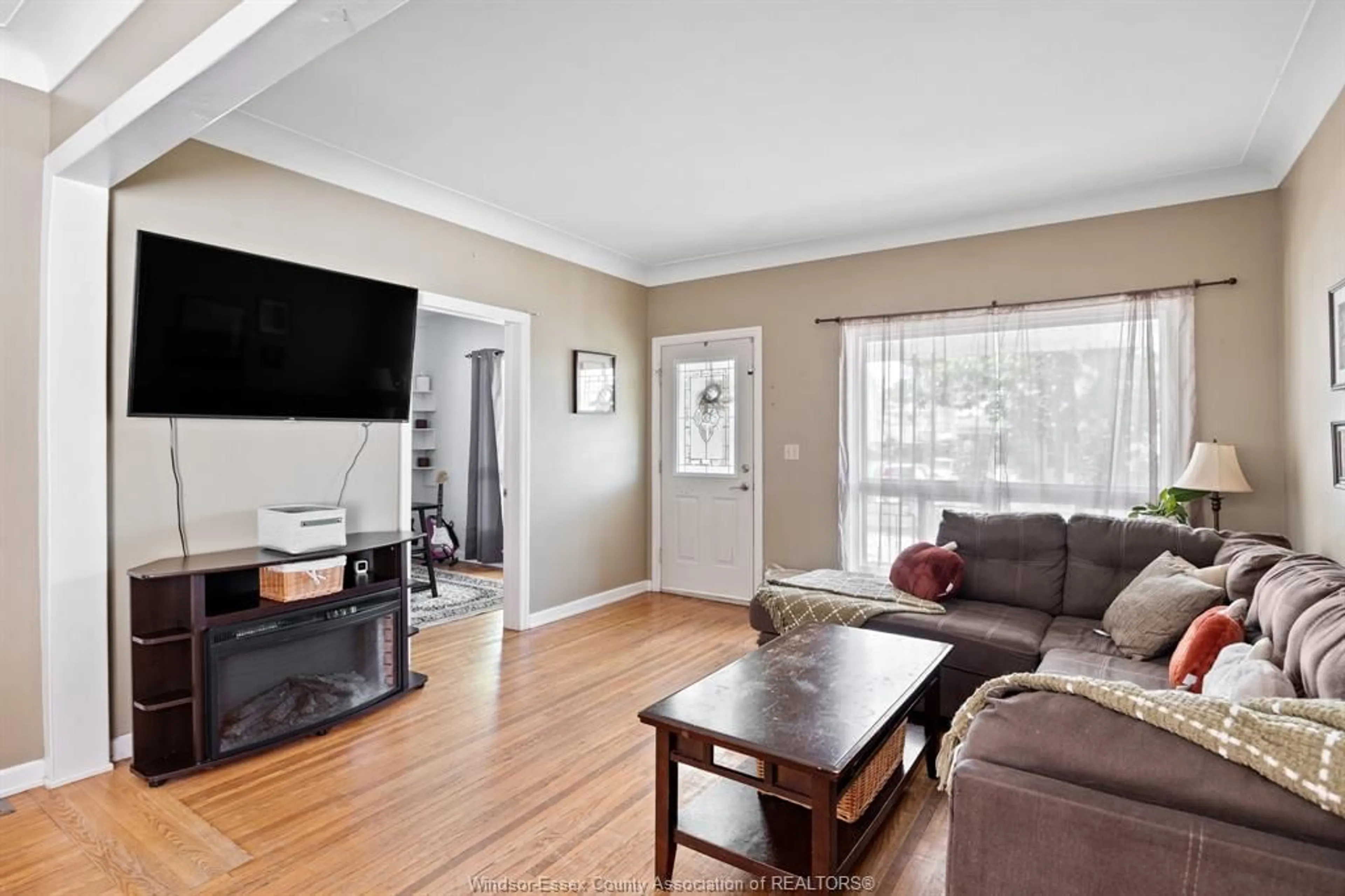Living room with furniture, wood/laminate floor for 338 MCEWAN Ave, Windsor Ontario N9B 2E6