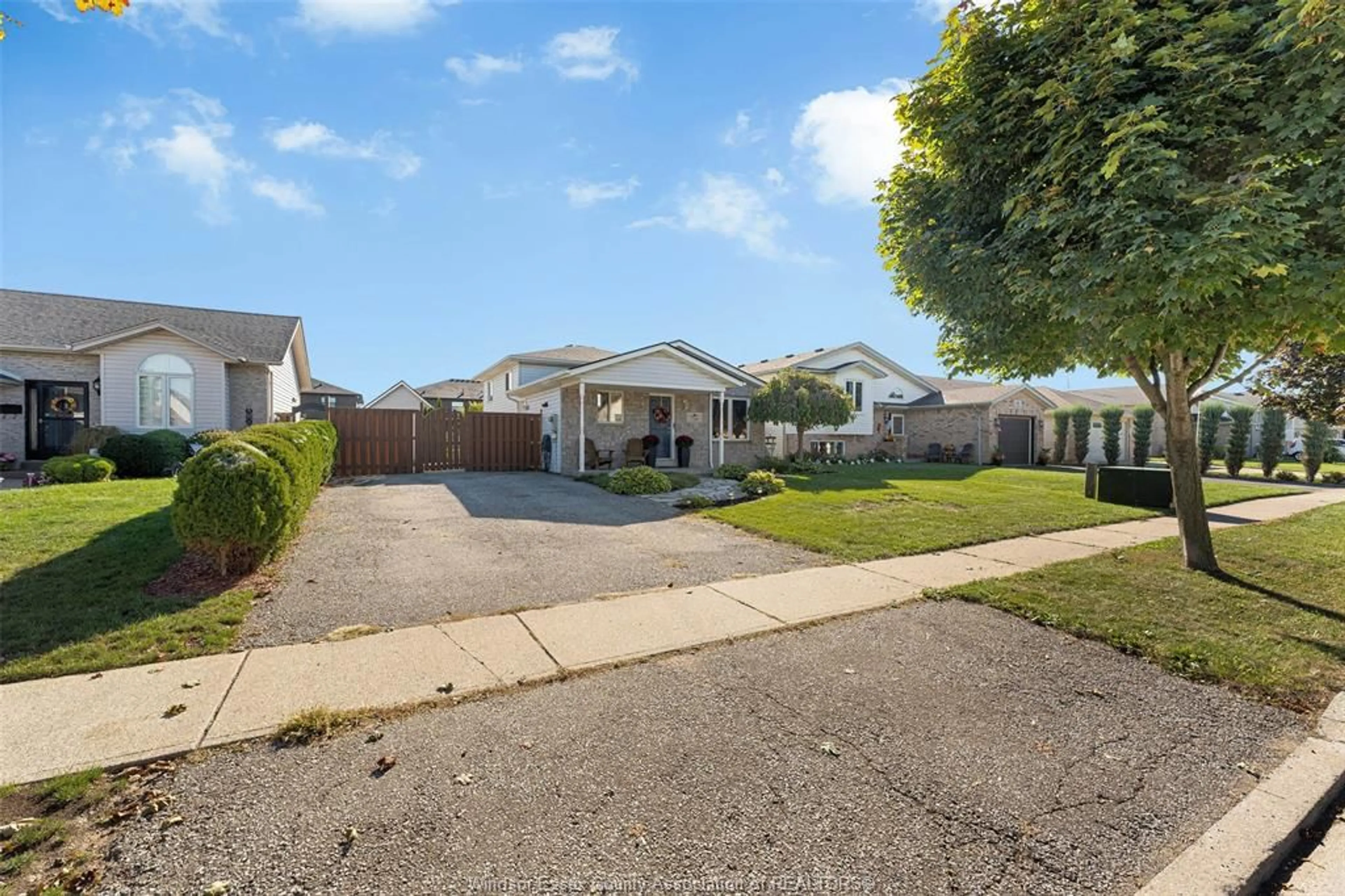 A pic from outside/outdoor area/front of a property/back of a property/a pic from drone, street for 736 RICHMOND St, Amherstburg Ontario N9V 3Z5