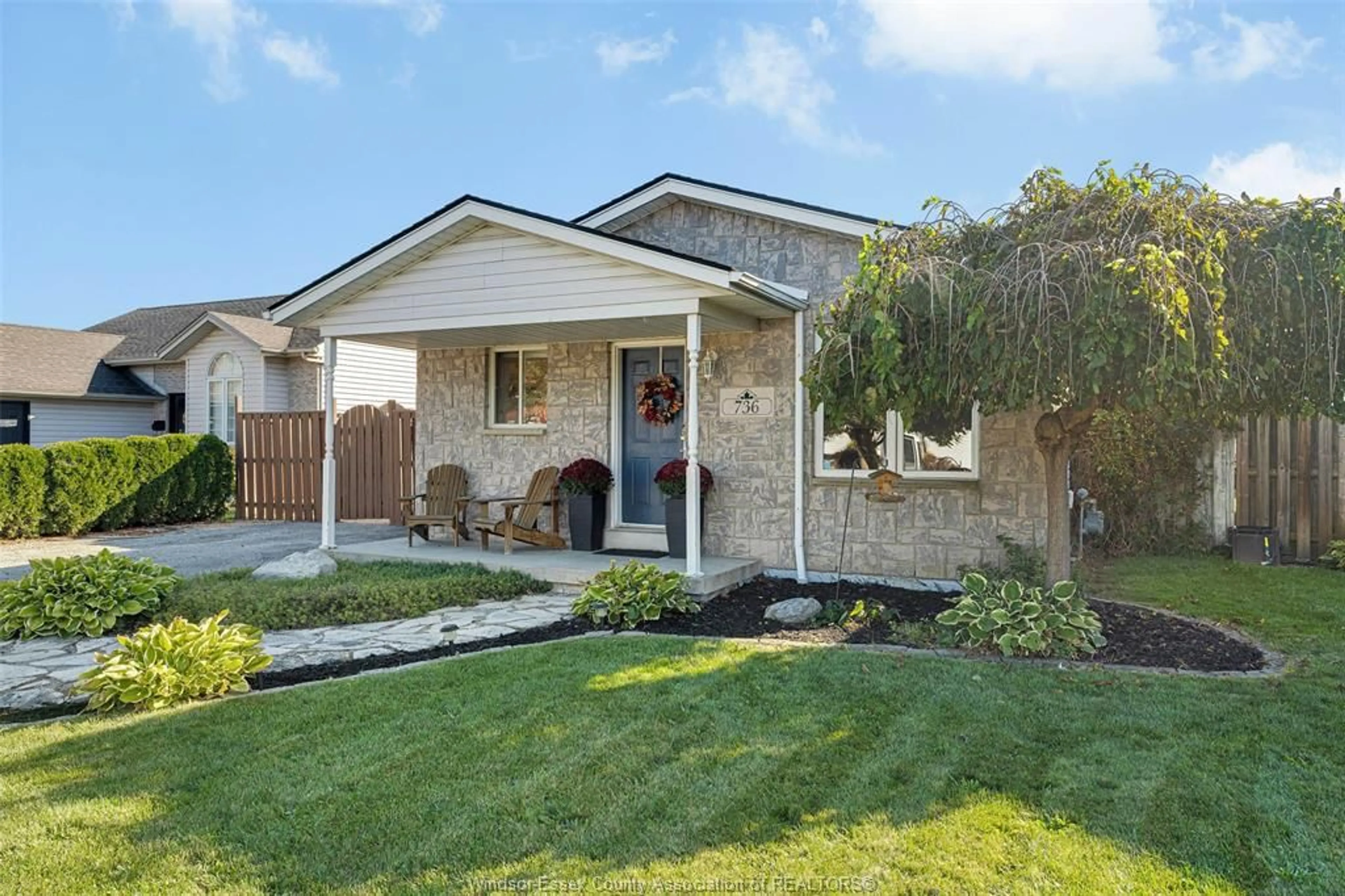 Home with brick exterior material, street for 736 RICHMOND St, Amherstburg Ontario N9V 3Z5