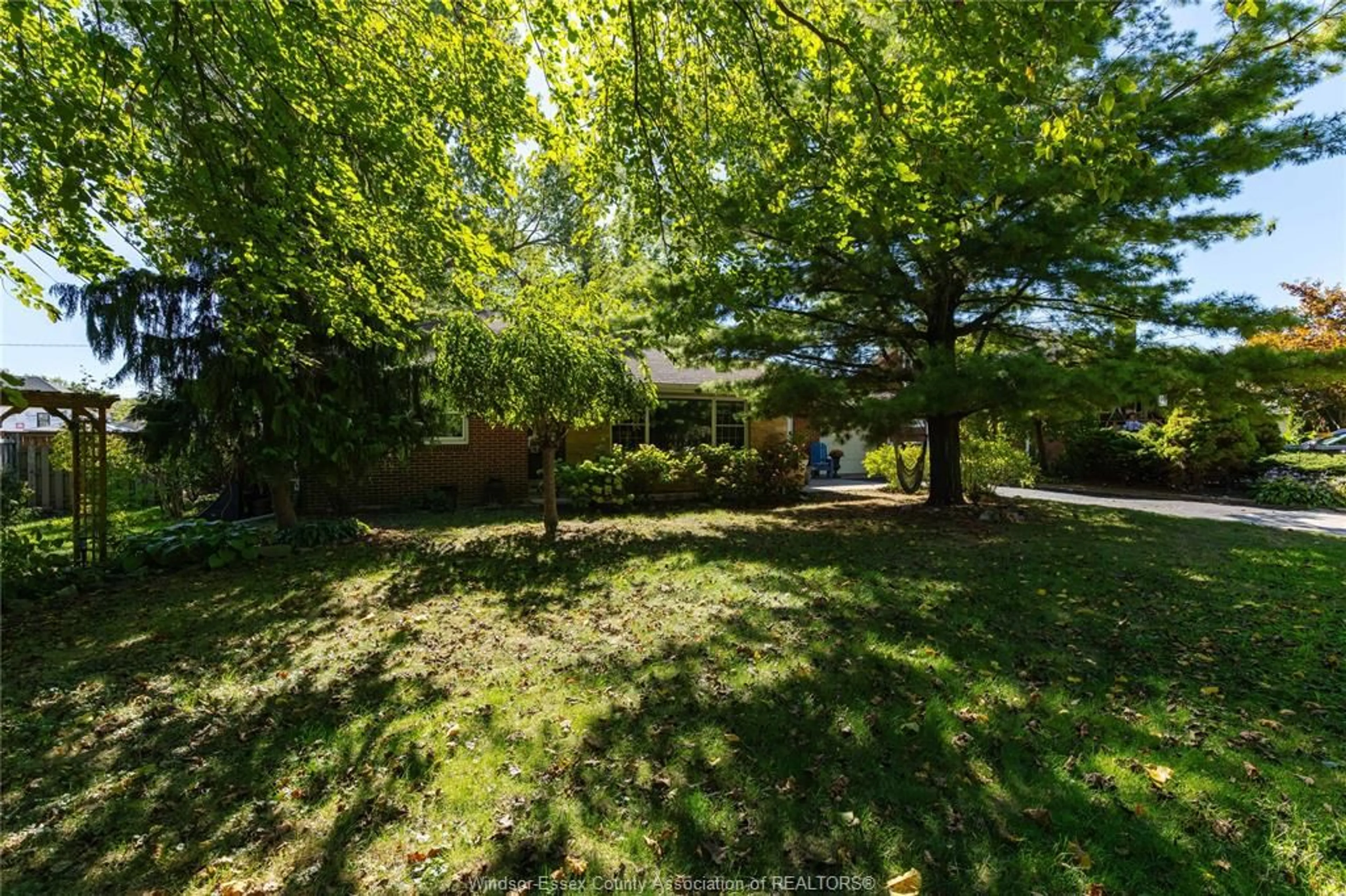 A pic from outside/outdoor area/front of a property/back of a property/a pic from drone, forest/trees view for 5081 ROYAL Crt, Windsor Ontario N8T 1G5