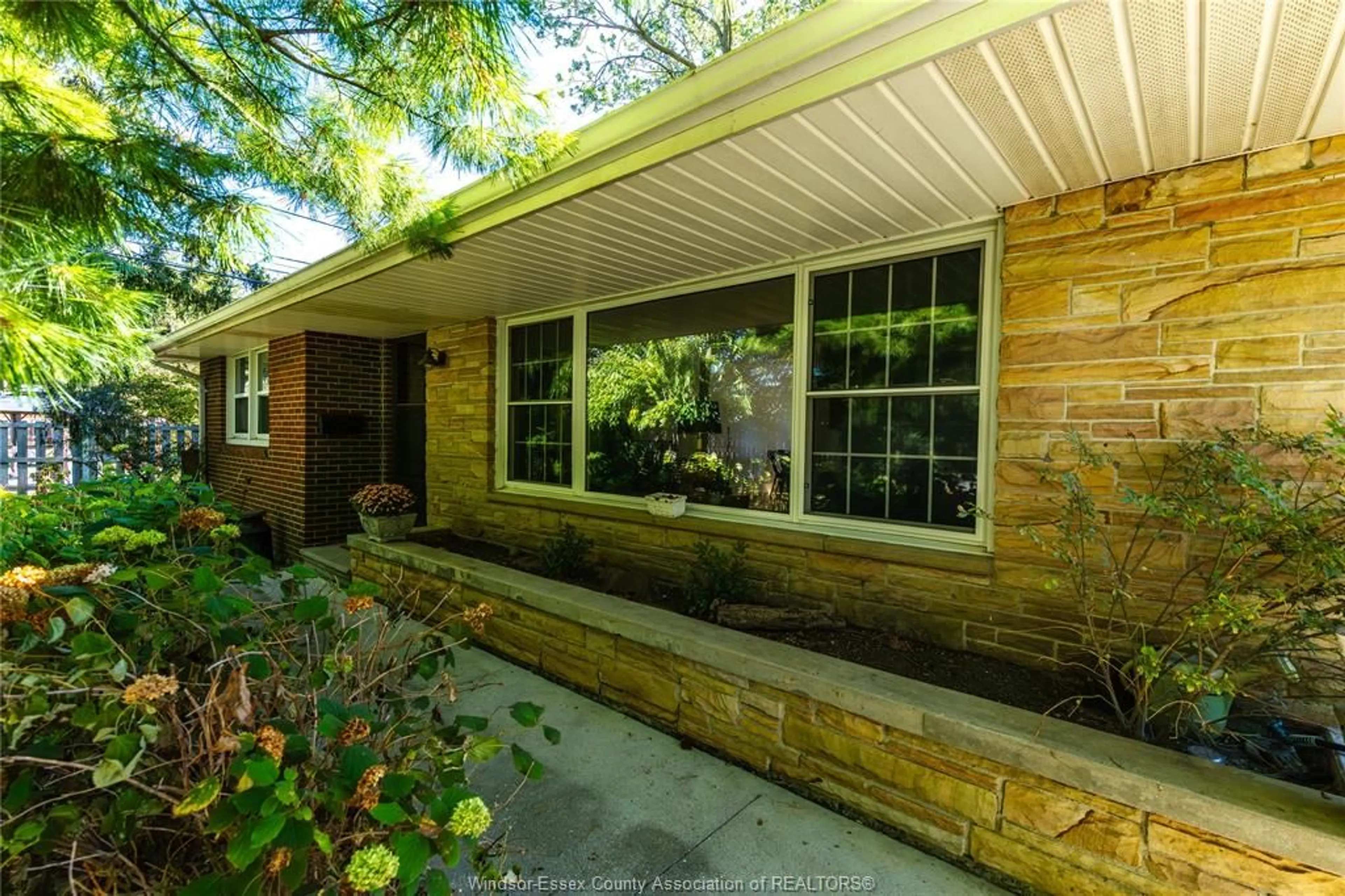 Home with brick exterior material, street for 5081 ROYAL Crt, Windsor Ontario N8T 1G5