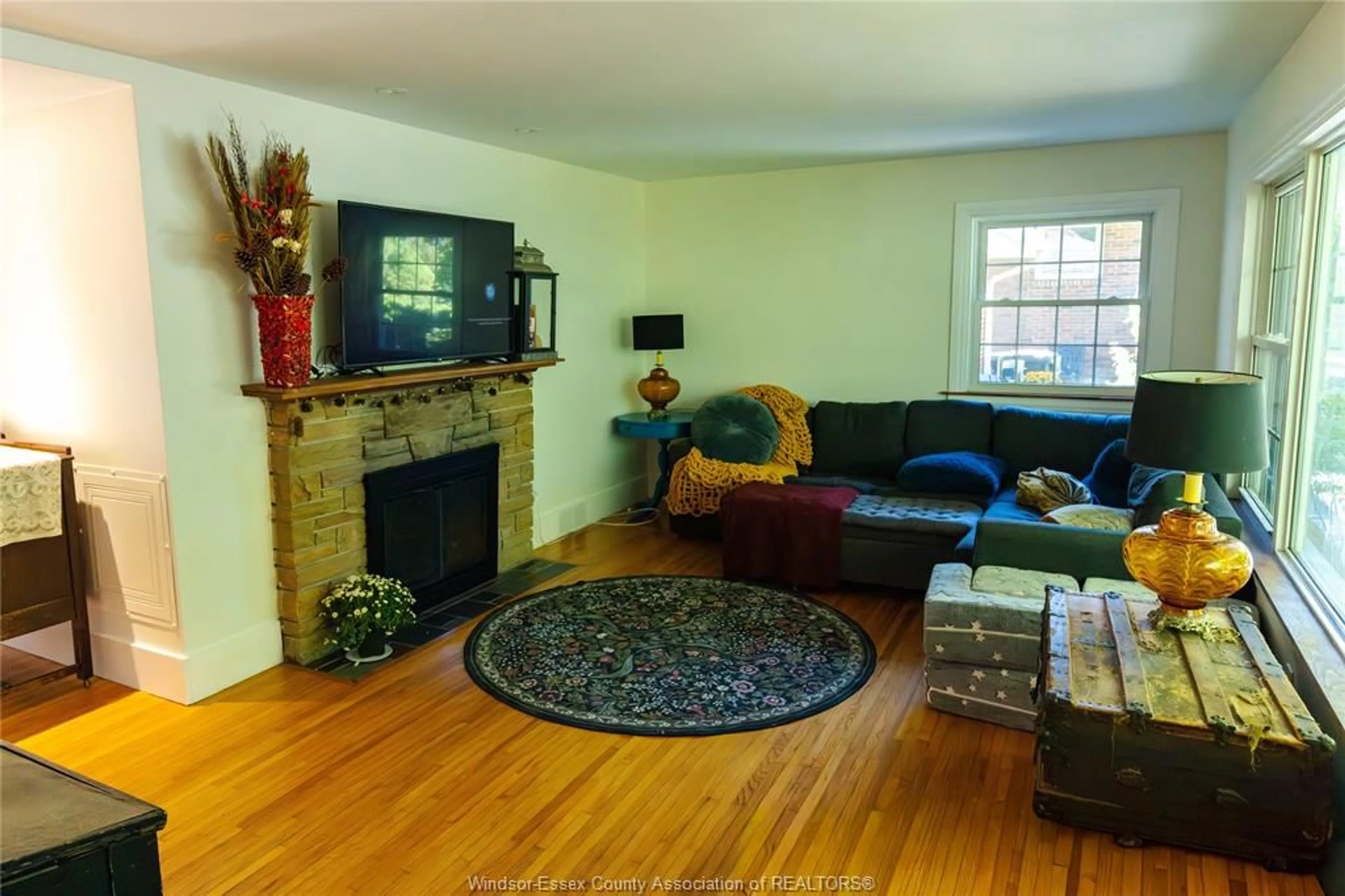 Living room with furniture, unknown for 5081 ROYAL Crt, Windsor Ontario N8T 1G5