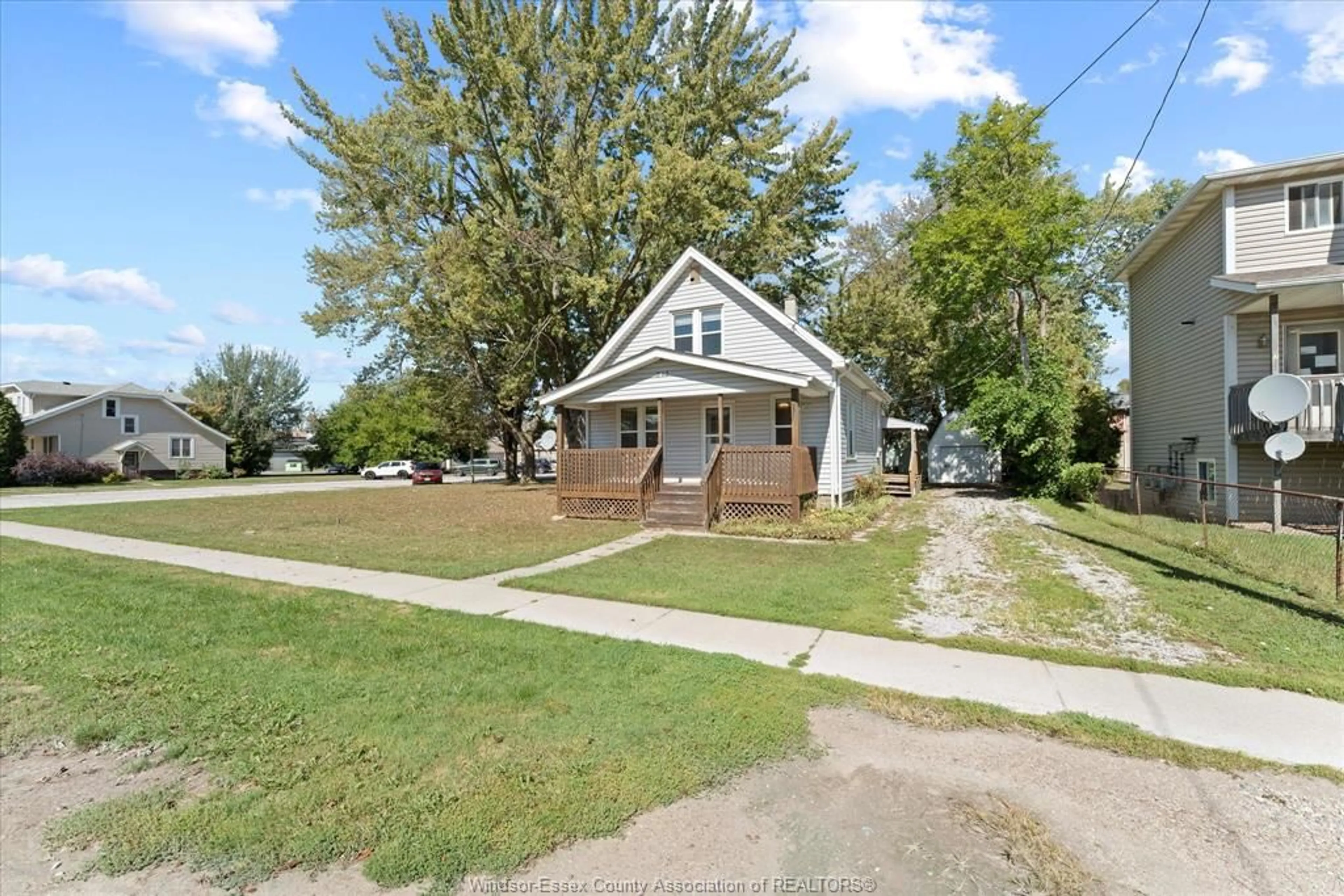 A pic from outside/outdoor area/front of a property/back of a property/a pic from drone, street for 543 St. Charles St, Belle River Ontario N0R 1A0