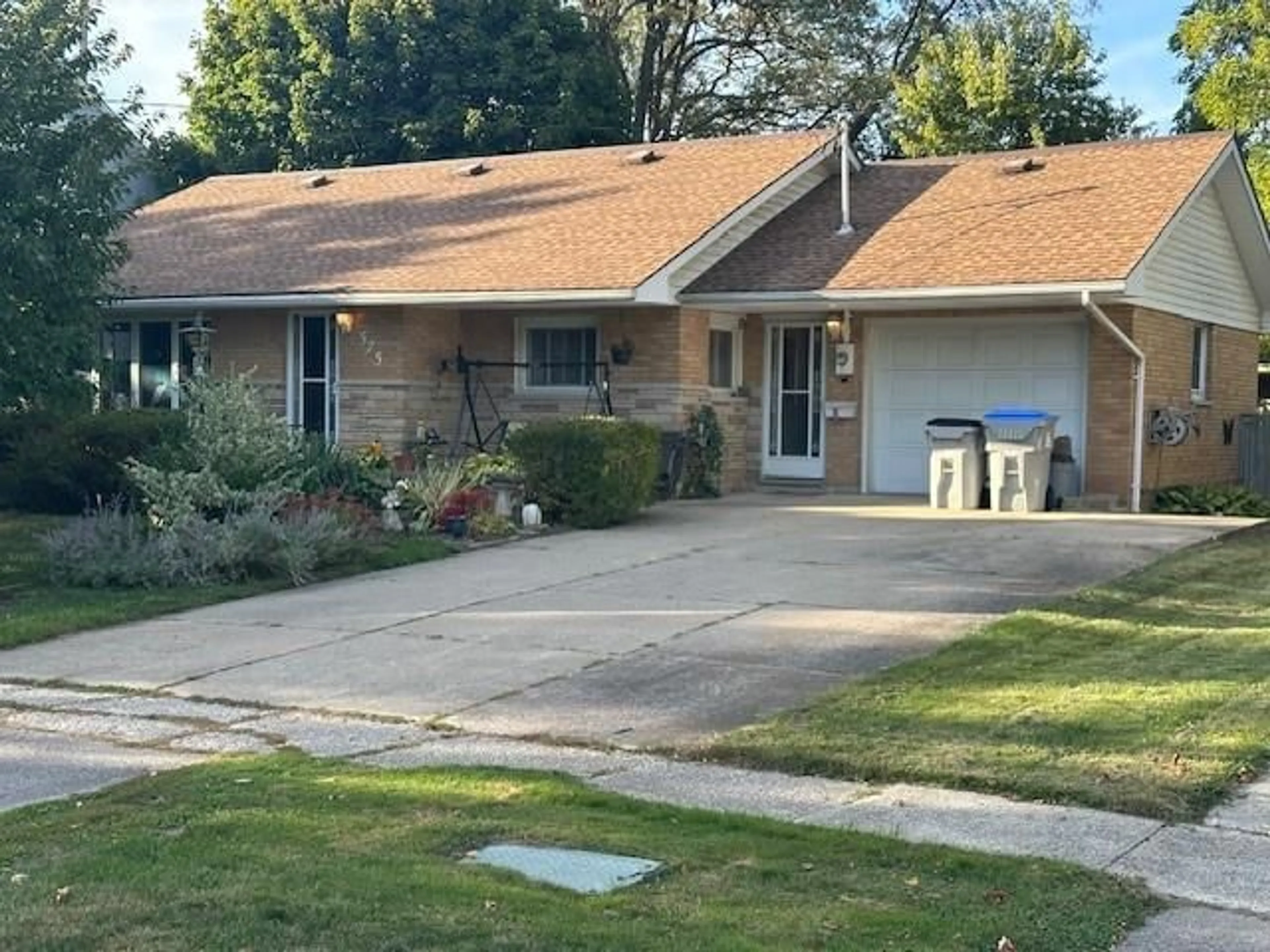 A pic from outside/outdoor area/front of a property/back of a property/a pic from drone, street for 575 FRONT St, Warwick-Watford Ontario N0M 2S0