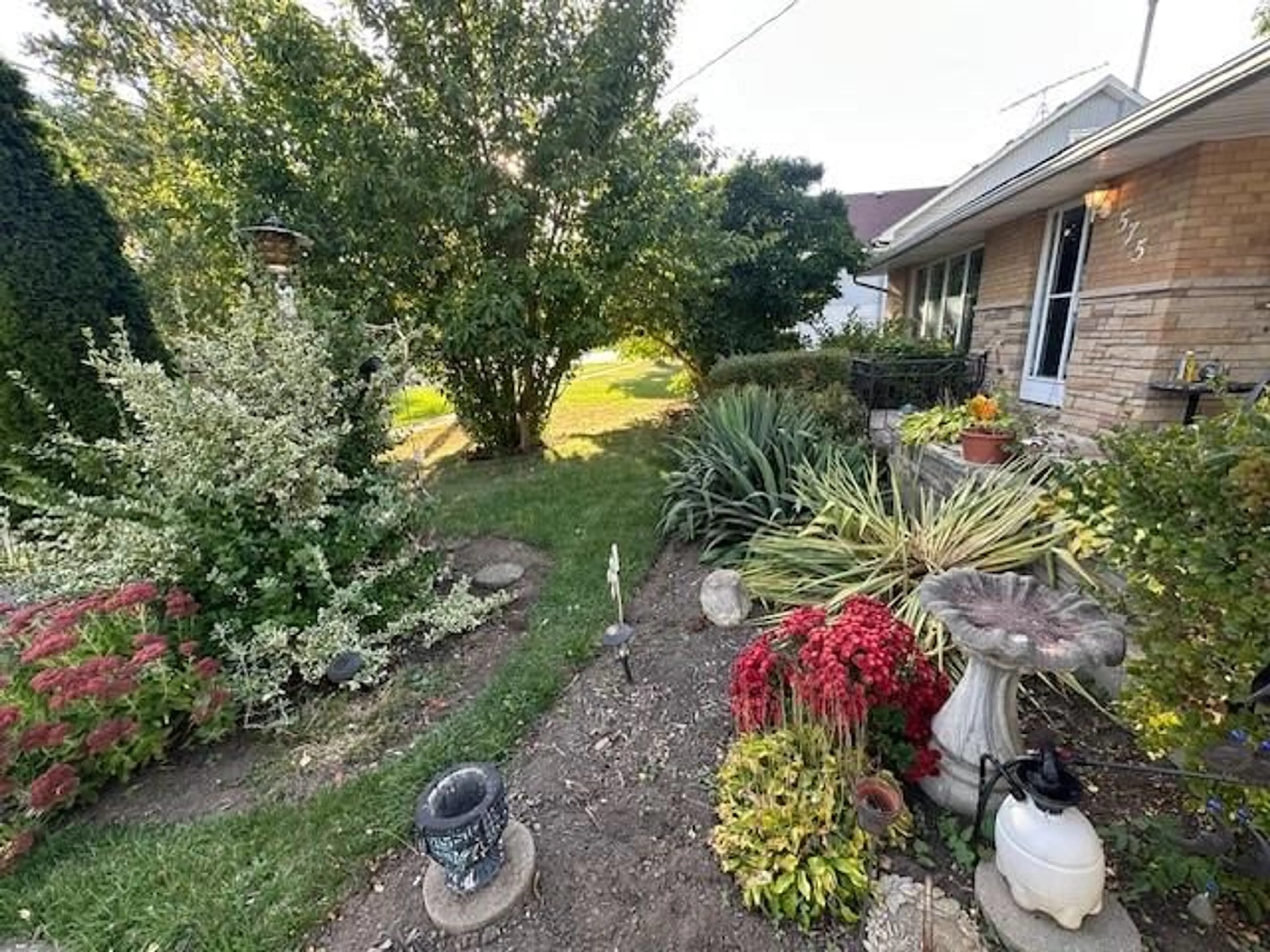 A pic from outside/outdoor area/front of a property/back of a property/a pic from drone, water/lake/river/ocean view for 575 FRONT St, Warwick-Watford Ontario N0M 2S0