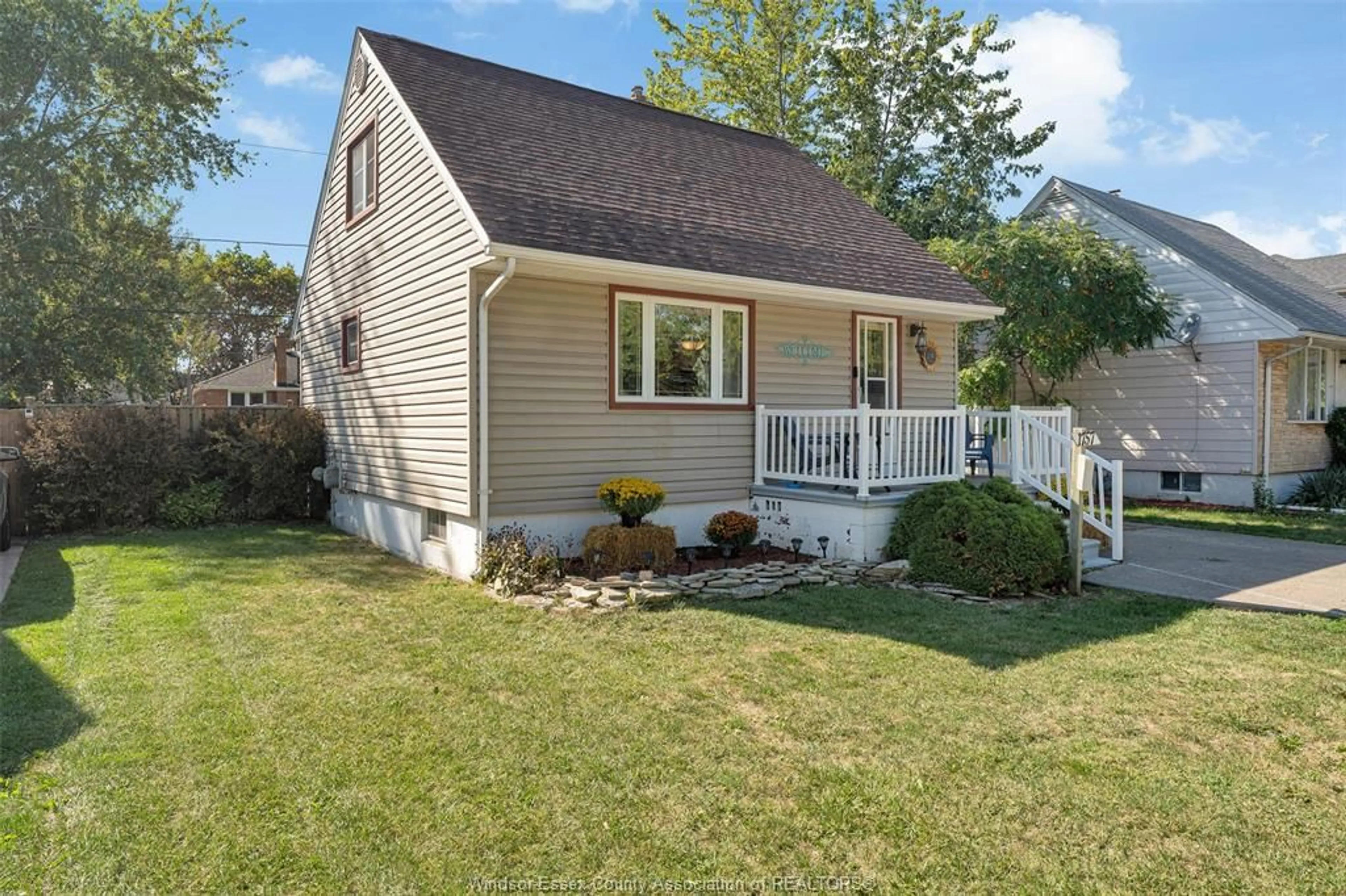 Home with vinyl exterior material, street for 1757 LABADIE, Windsor Ontario N8Y 4H6