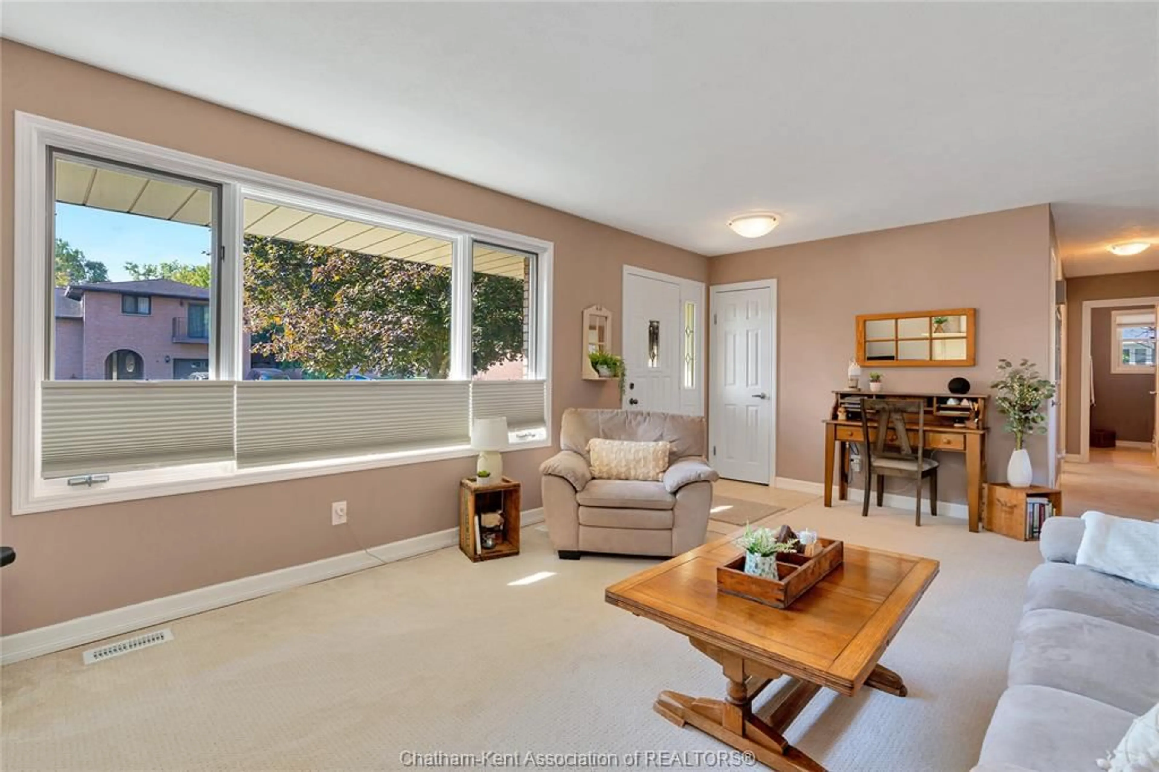 Living room with furniture, unknown for 9 BRIDLE PATH Rd, Wallaceburg Ontario N8A 4Y2