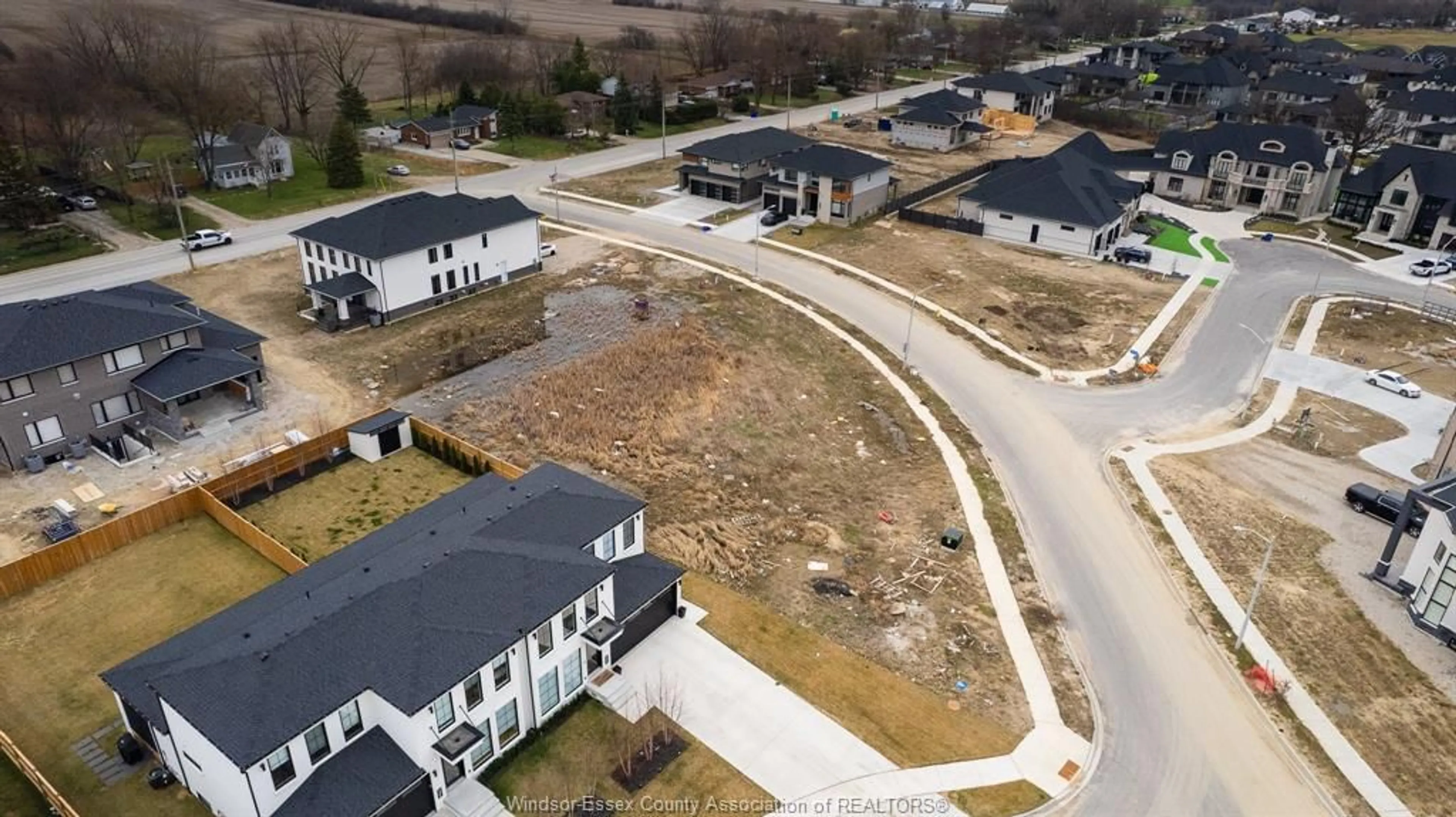 A pic from outside/outdoor area/front of a property/back of a property/a pic from drone, street for 4965 TERRA BELLA Dr, LaSalle Ontario N9H 0N2