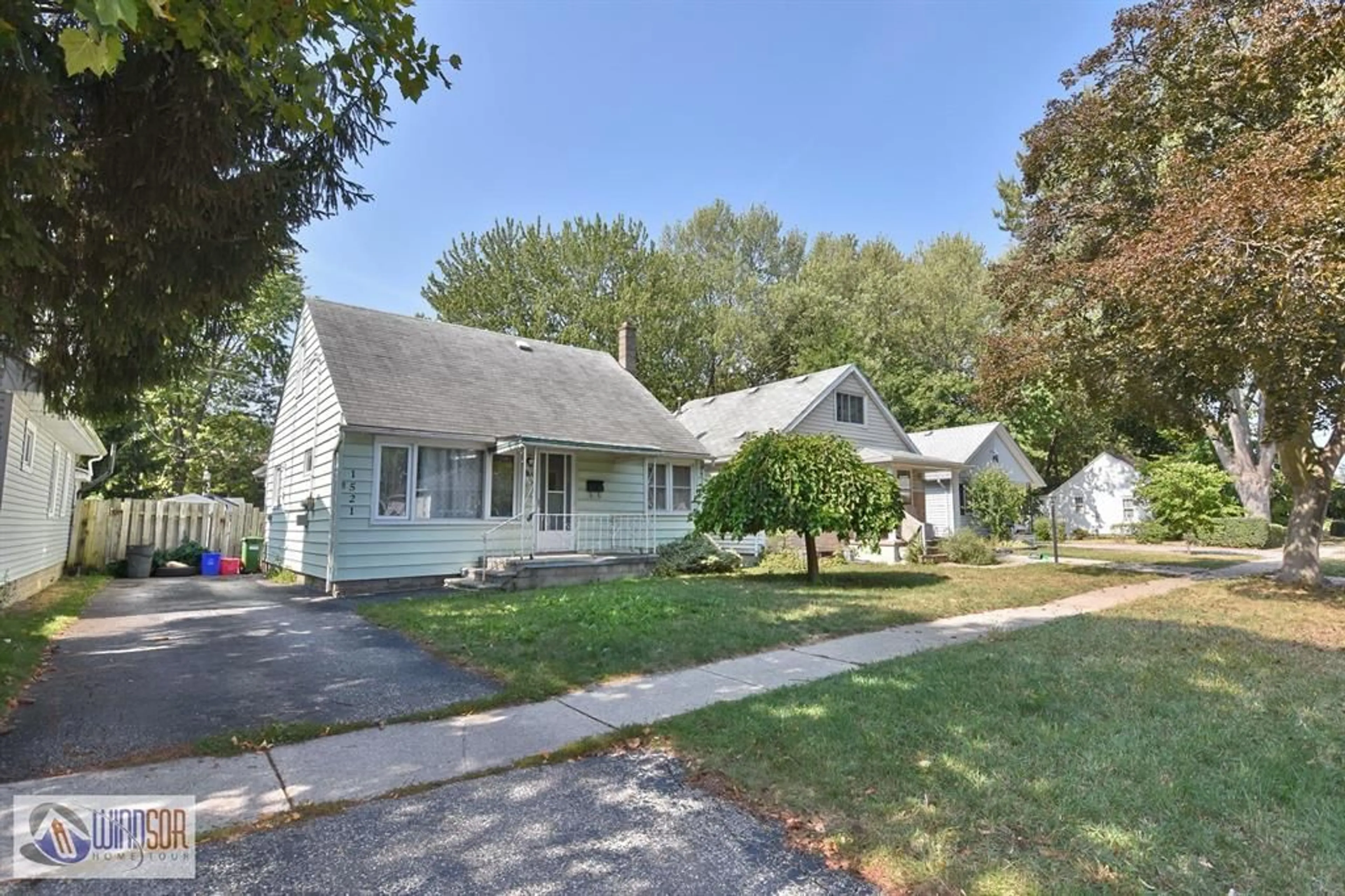 A pic from outside/outdoor area/front of a property/back of a property/a pic from drone, street for 1521 WESTMINSTER, Windsor Ontario N8T 1W8