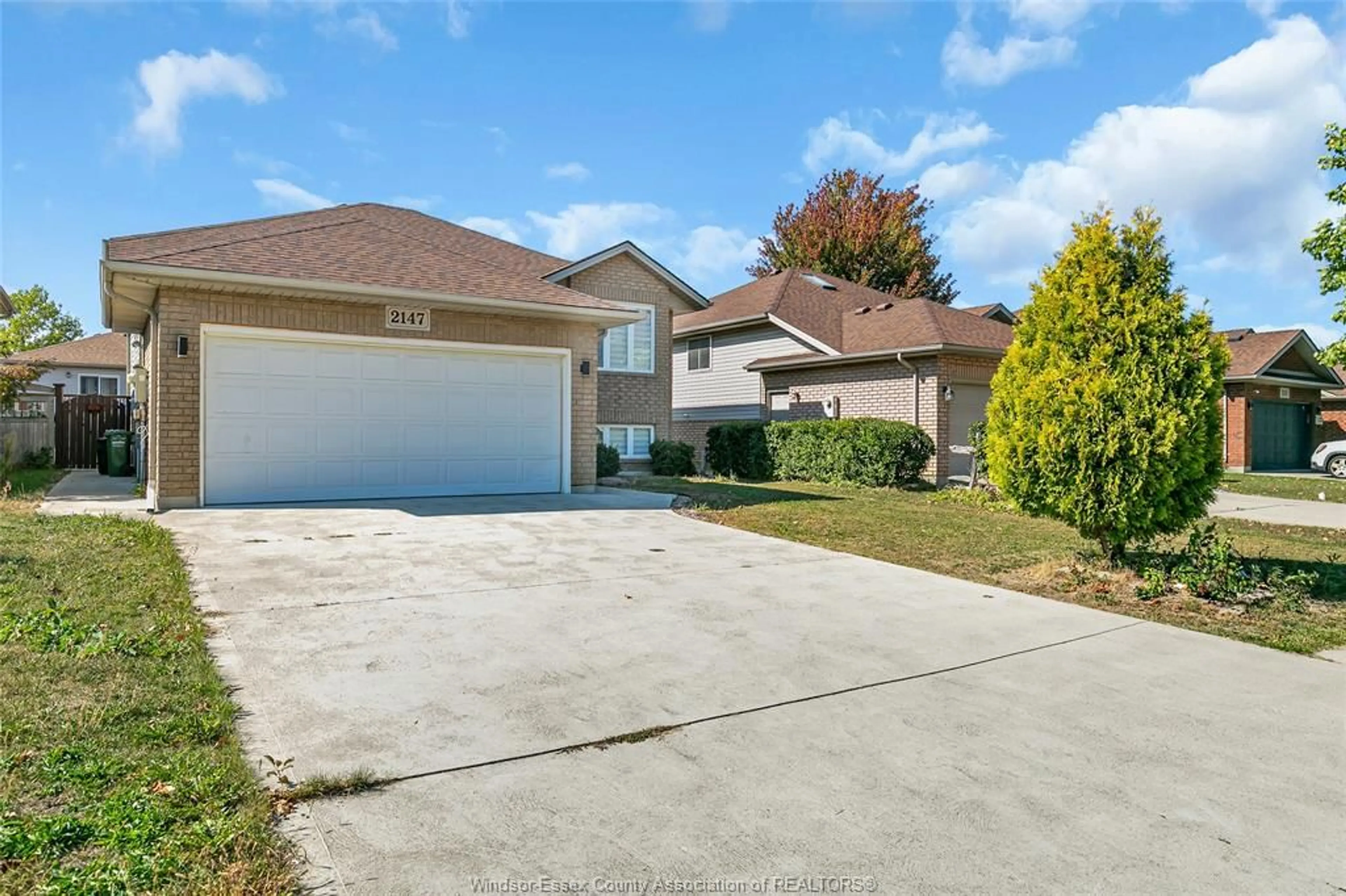 A pic from outside/outdoor area/front of a property/back of a property/a pic from drone, water/lake/river/ocean view for 2147 ROCKPORT St, Windsor Ontario N9G 3A5