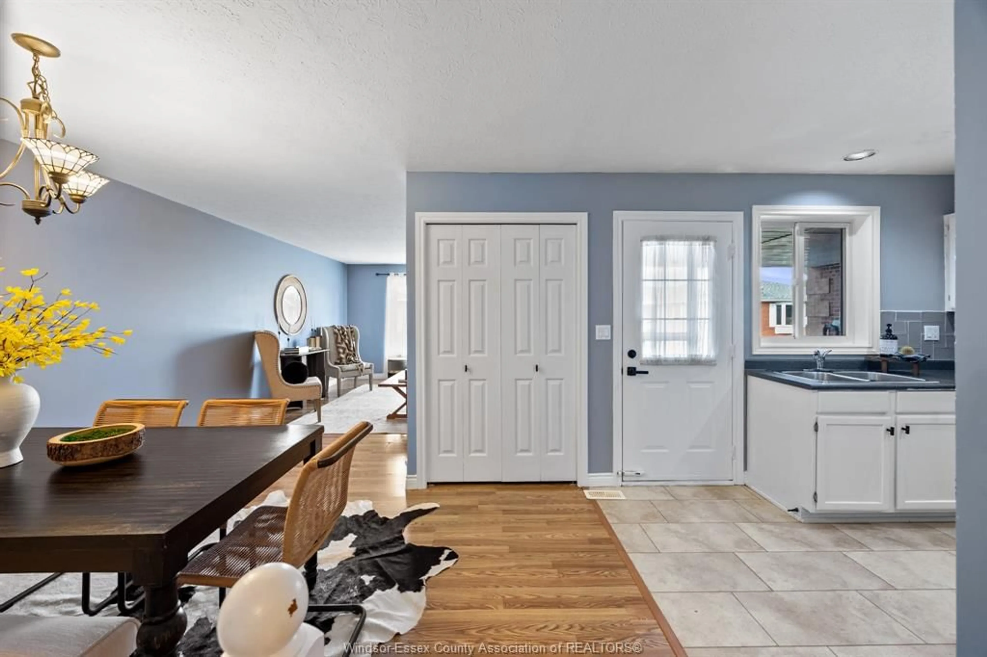Indoor entryway for 8525 Little River #5, Windsor Ontario N8S 4R3