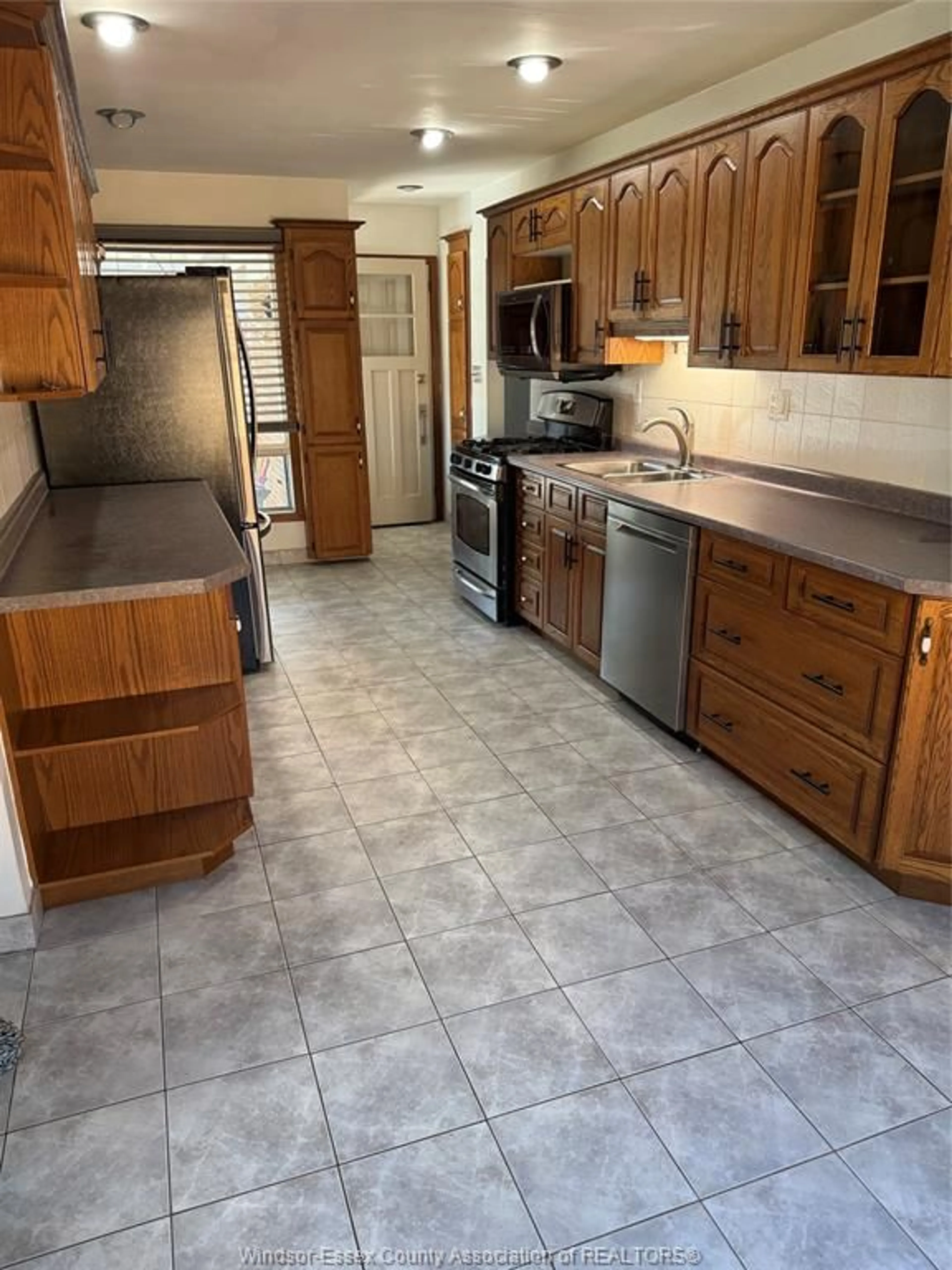 Standard kitchen, ceramic/tile floor for 1177 EASTLAWN Ave, Windsor Ontario N8S 3J1
