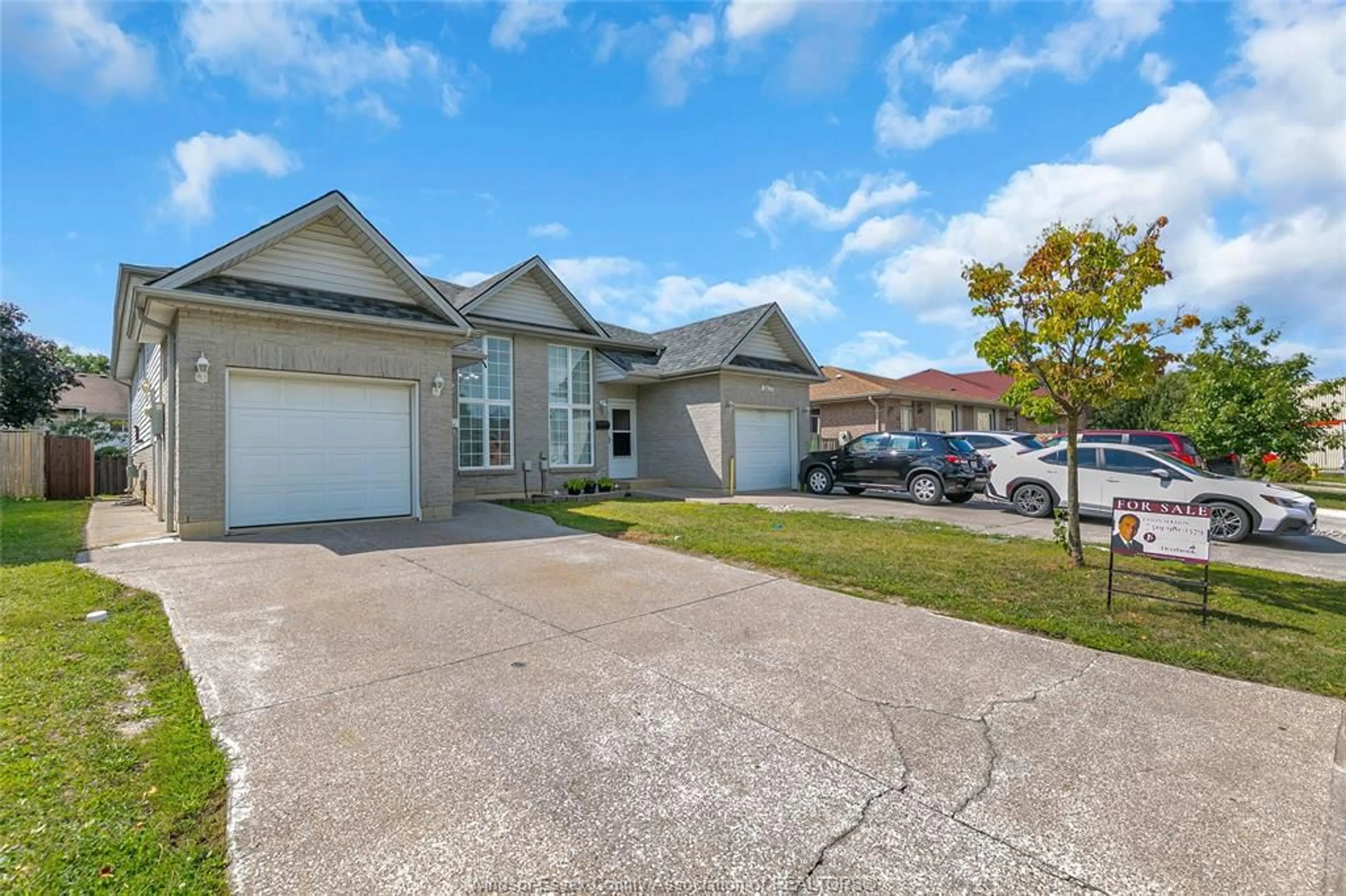A pic from outside/outdoor area/front of a property/back of a property/a pic from drone, street for 2631 TEEDIE Cres, Windsor Ontario N8R 2K5