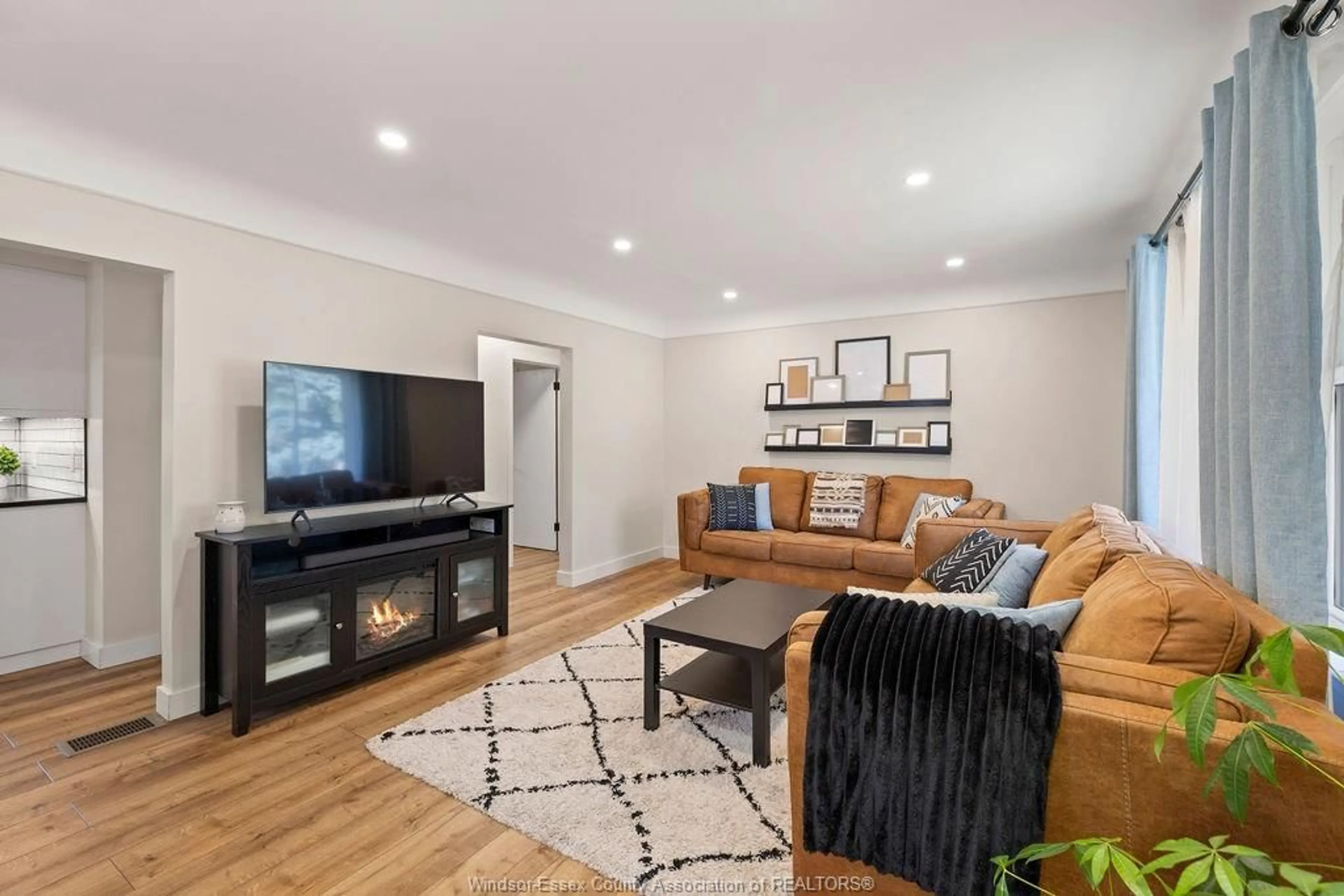 Living room with furniture, wood/laminate floor for 3429 DOMINION, Windsor Ontario N9E 2N8