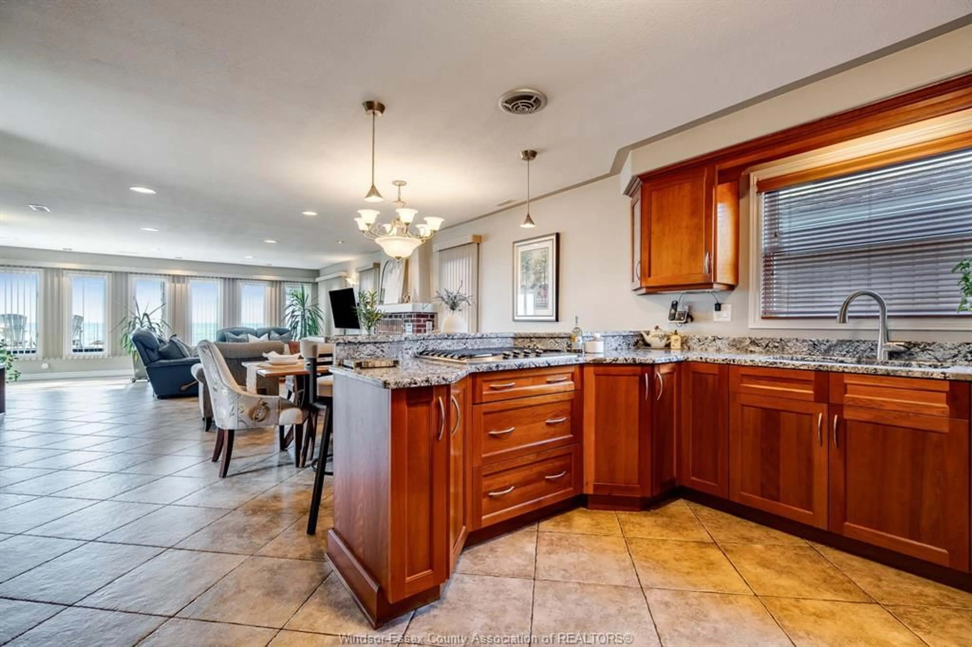 Open concept kitchen, ceramic/tile floor for 700 Point Pelee Dr, Leamington Ontario N8H 3V4