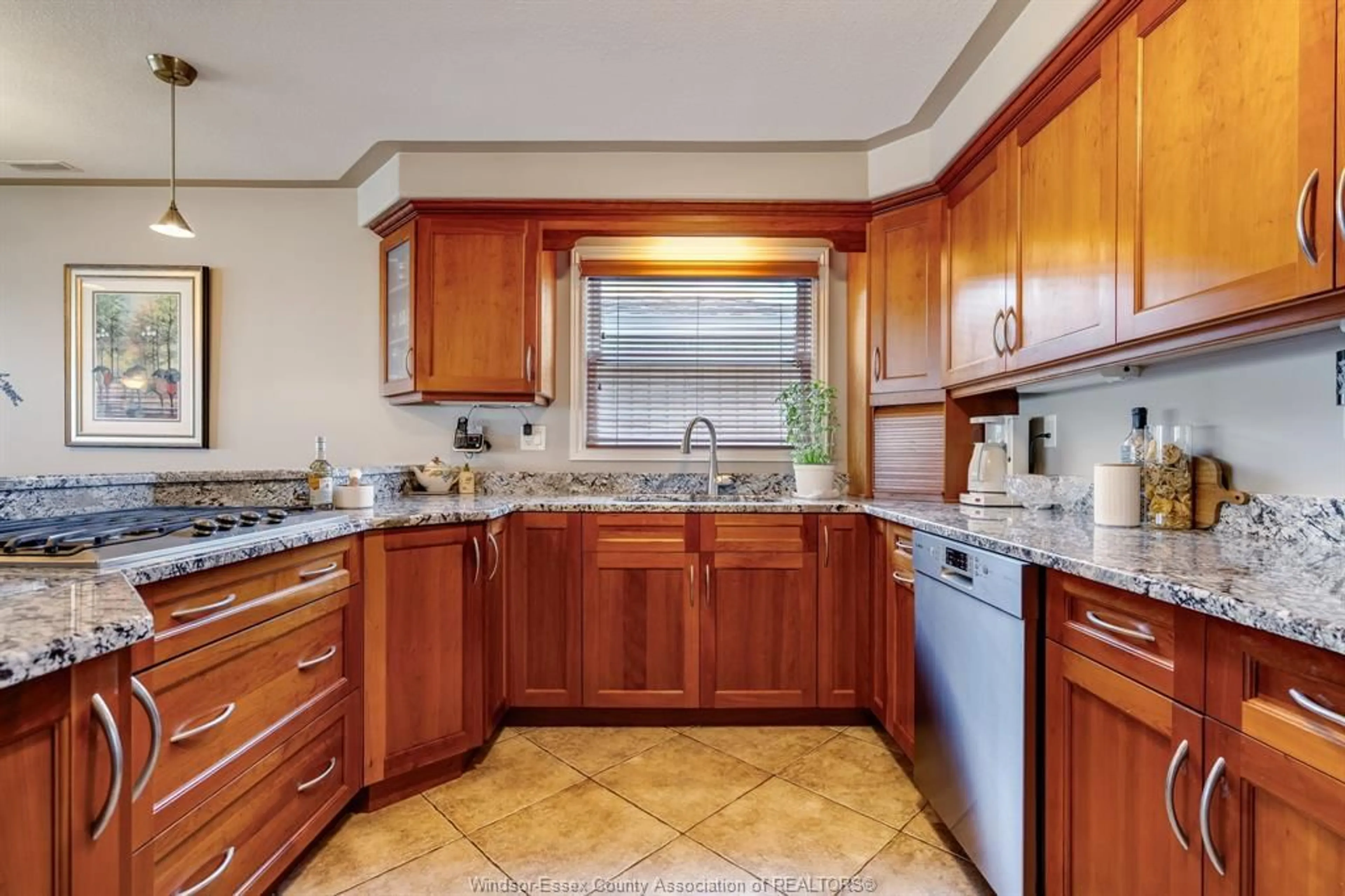 Standard kitchen, ceramic/tile floor for 700 Point Pelee Dr, Leamington Ontario N8H 3V4
