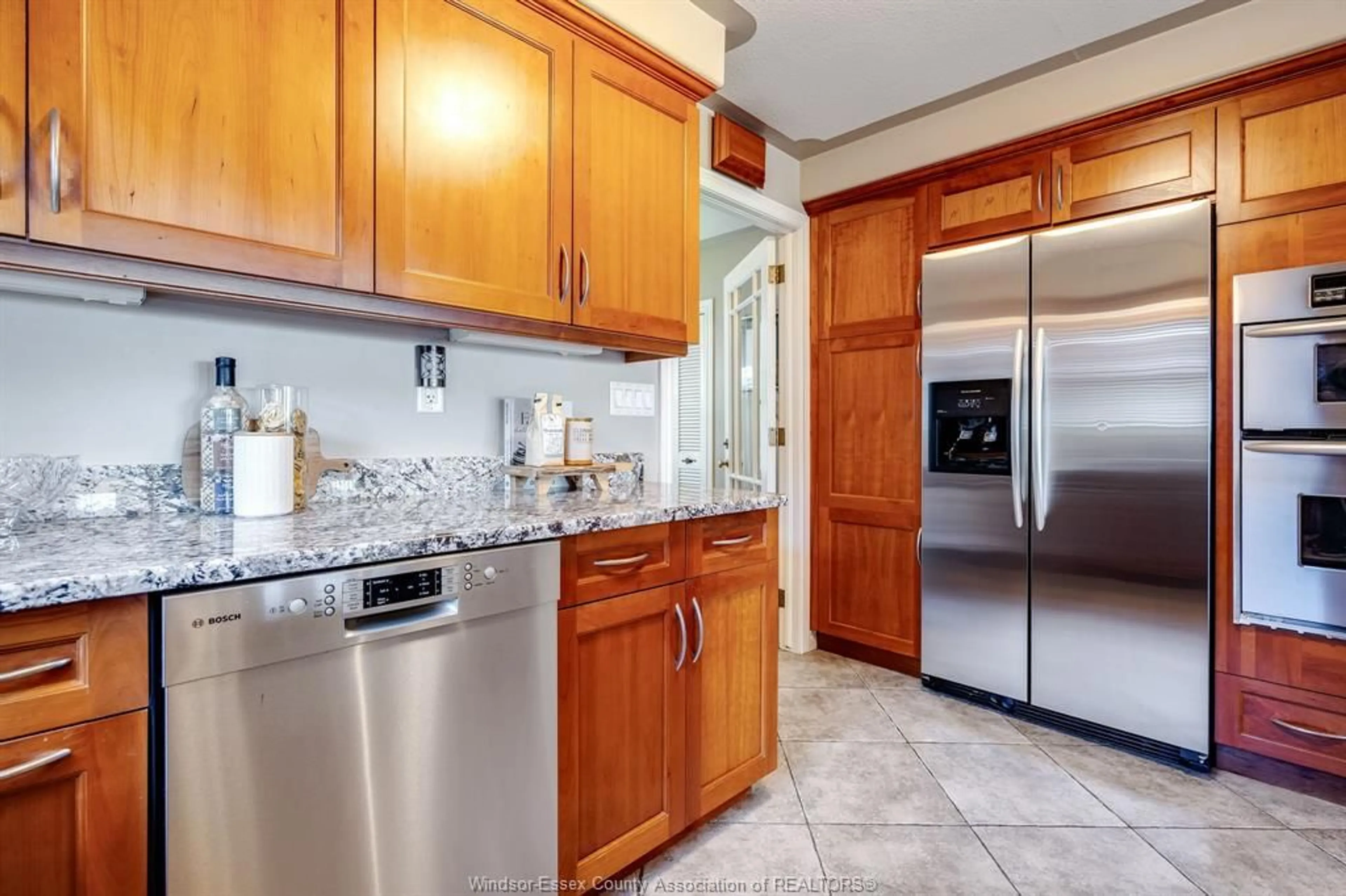 Standard kitchen, ceramic/tile floor for 700 Point Pelee Dr, Leamington Ontario N8H 3V4