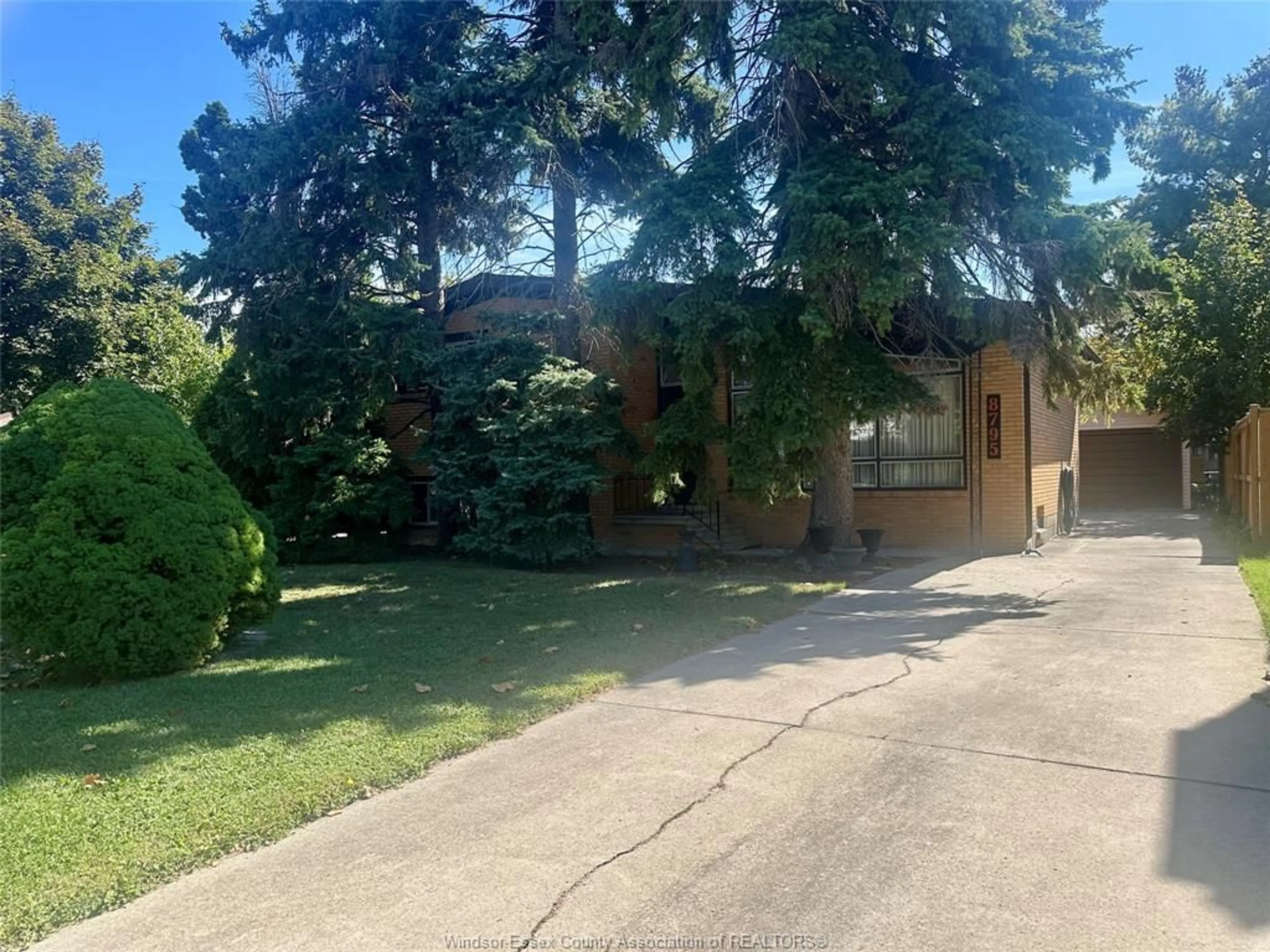 A pic from outside/outdoor area/front of a property/back of a property/a pic from drone, street for 8795 MENARD St, Windsor Ontario N8S 1W3