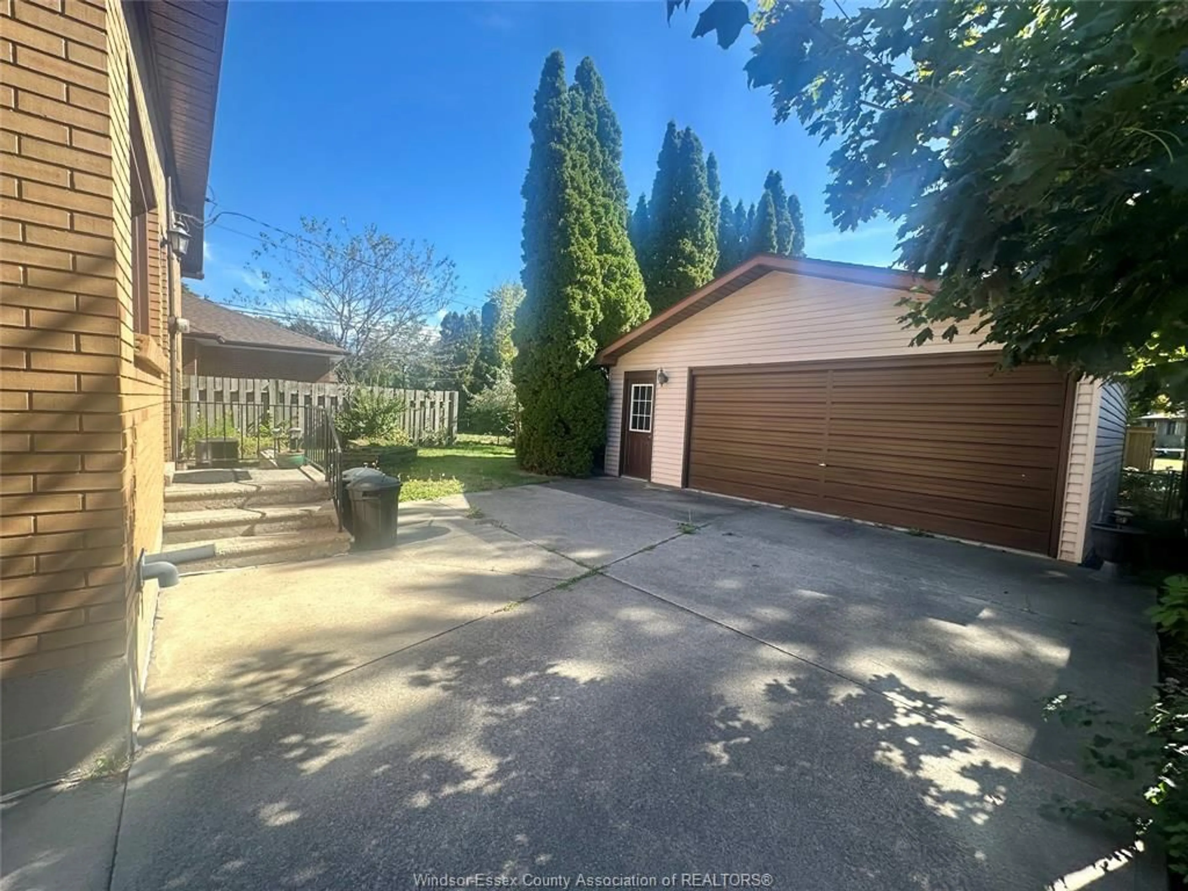 A pic from outside/outdoor area/front of a property/back of a property/a pic from drone, street for 8795 MENARD St, Windsor Ontario N8S 1W3