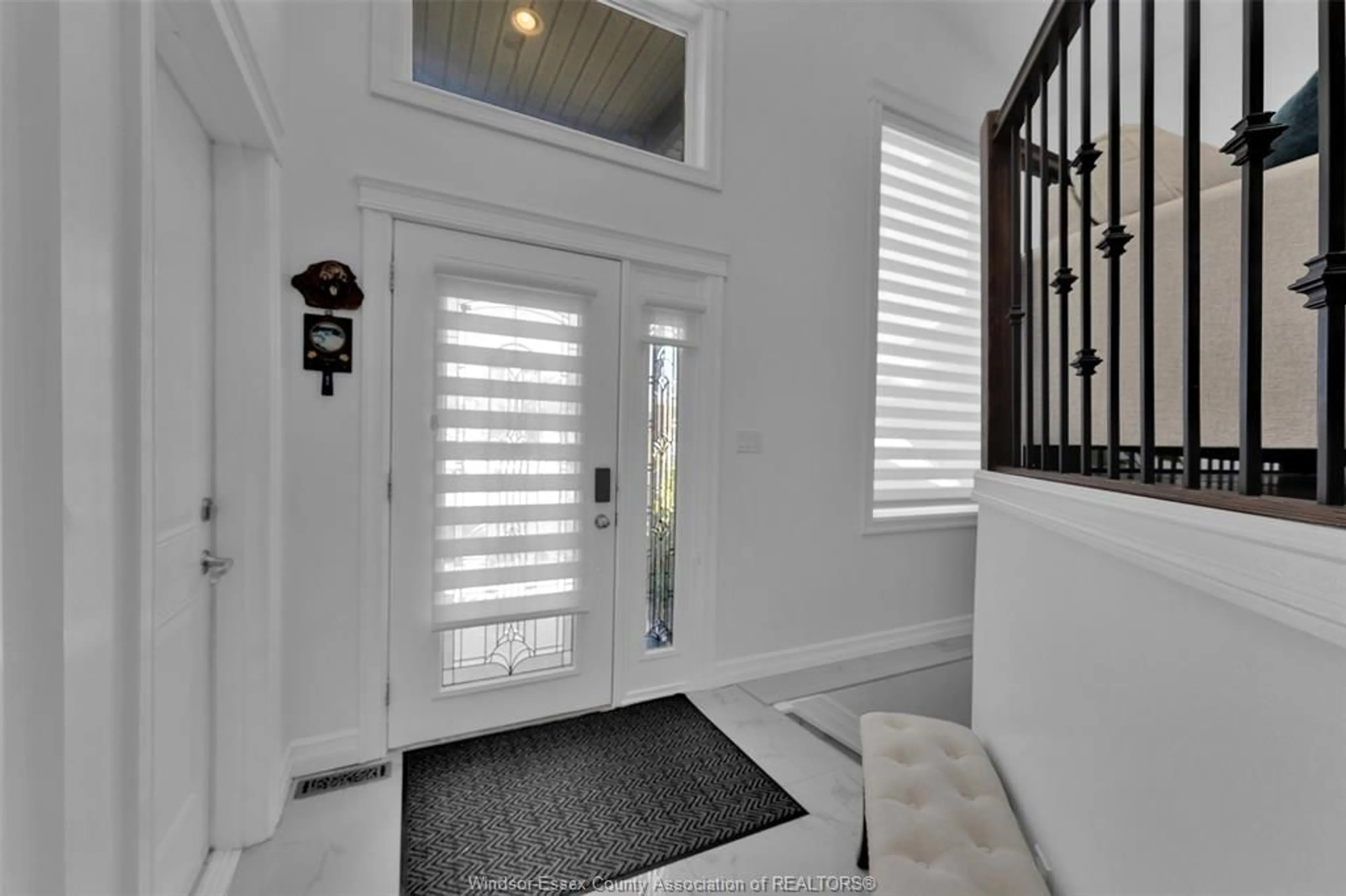 Indoor entryway for 3921 ZANZIBAR Cres, Windsor Ontario N9G 0A5