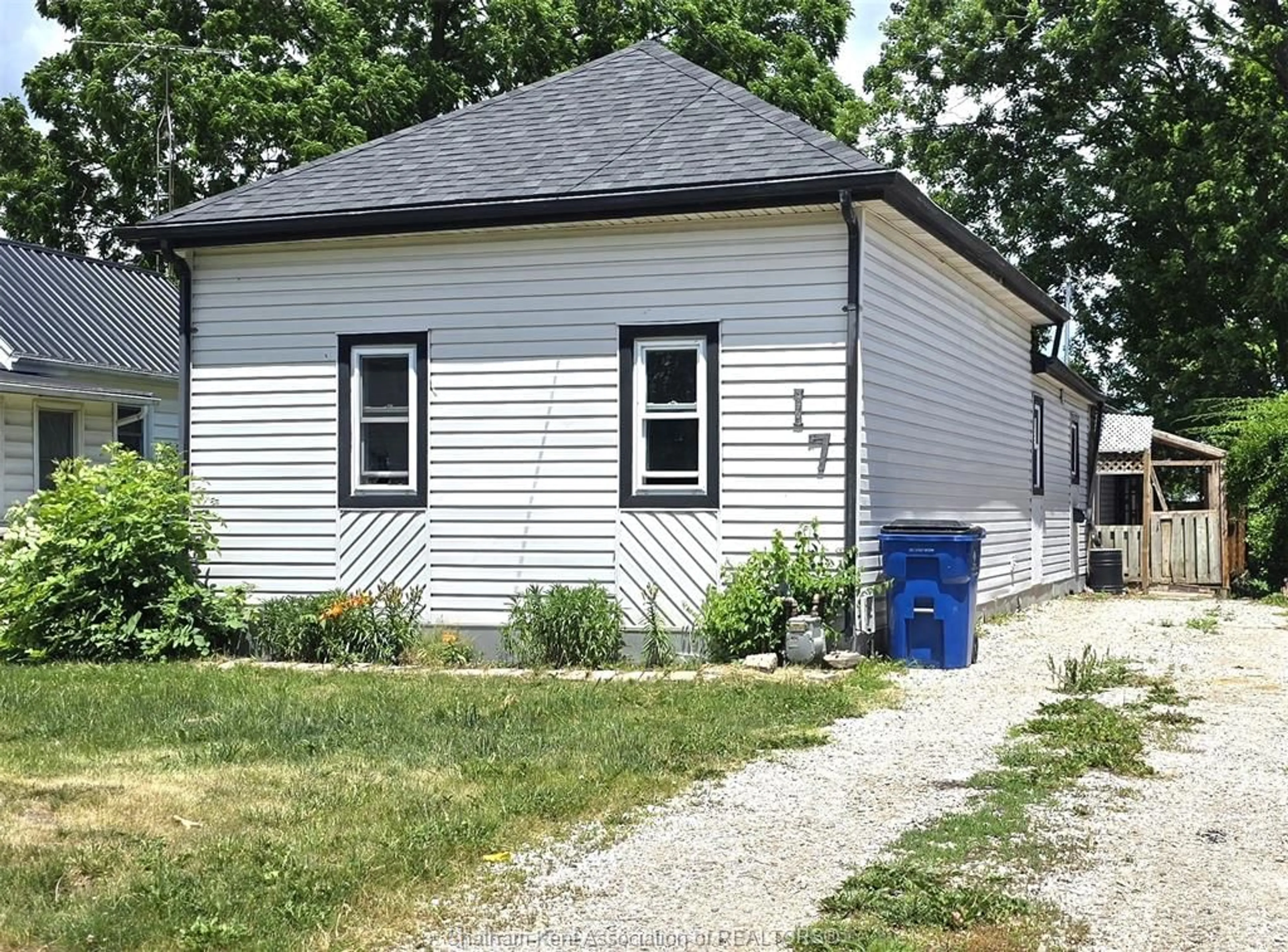Shed for 17 Taylor Ave, Chatham Ontario N7L 2T4