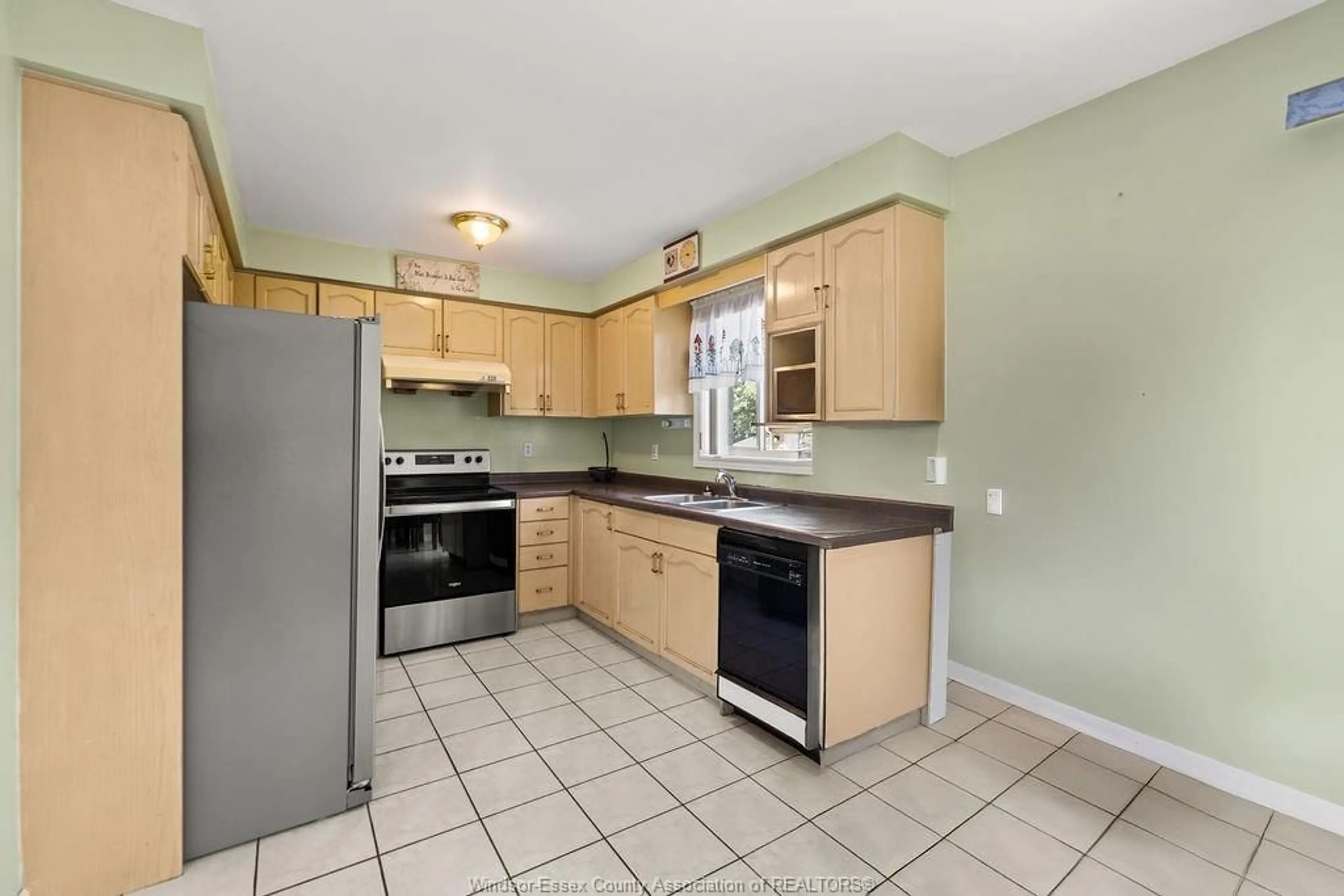 Standard kitchen, ceramic/tile floor for 268 GERALDINE, Windsor Ontario N9E 4M8
