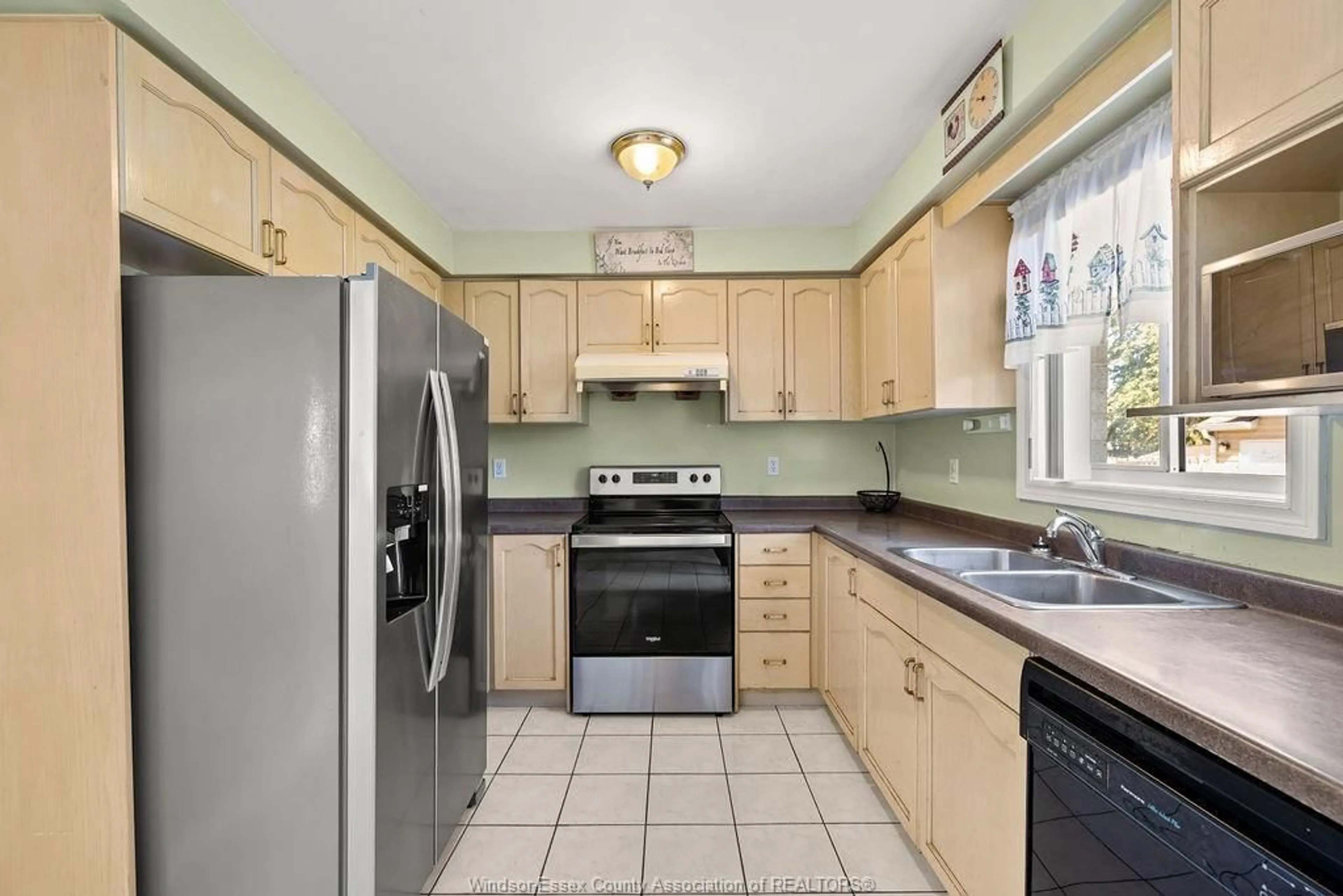Standard kitchen, ceramic/tile floor for 268 GERALDINE, Windsor Ontario N9E 4M8
