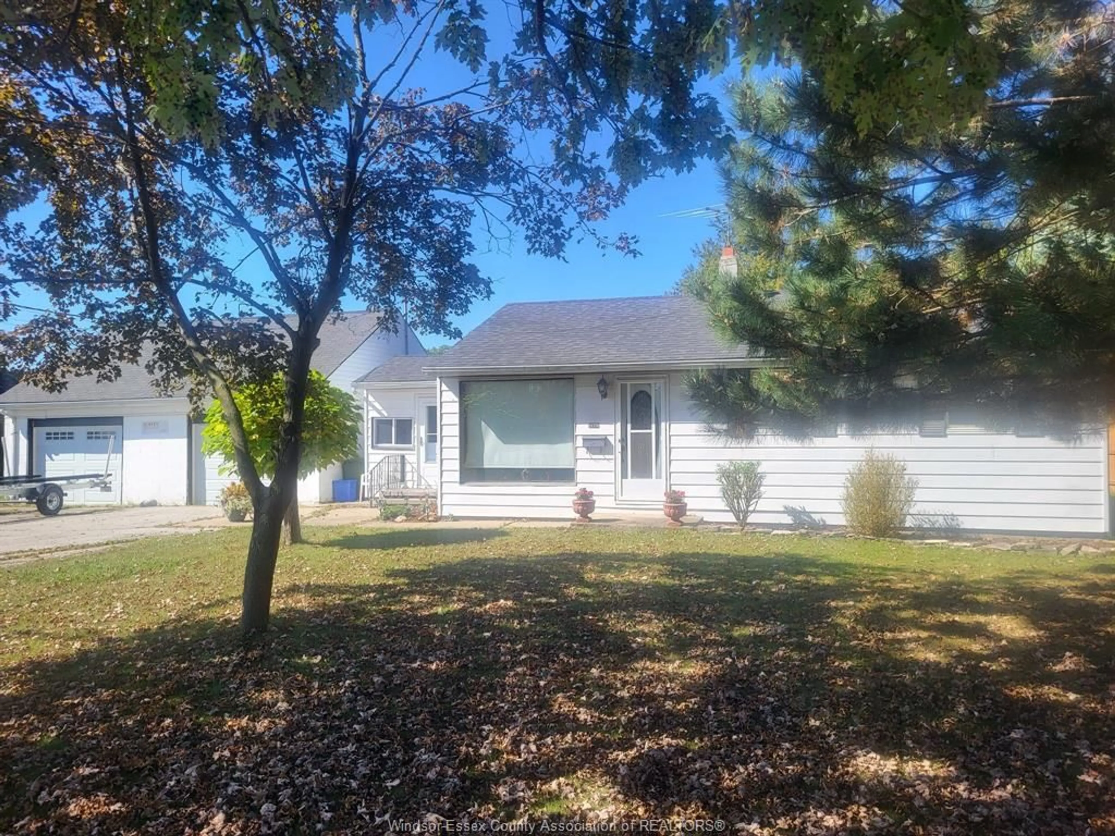 A pic from outside/outdoor area/front of a property/back of a property/a pic from drone, unknown for 179 GOSFIELD TOWNLINE EAST, Essex Ontario N8M 2R7