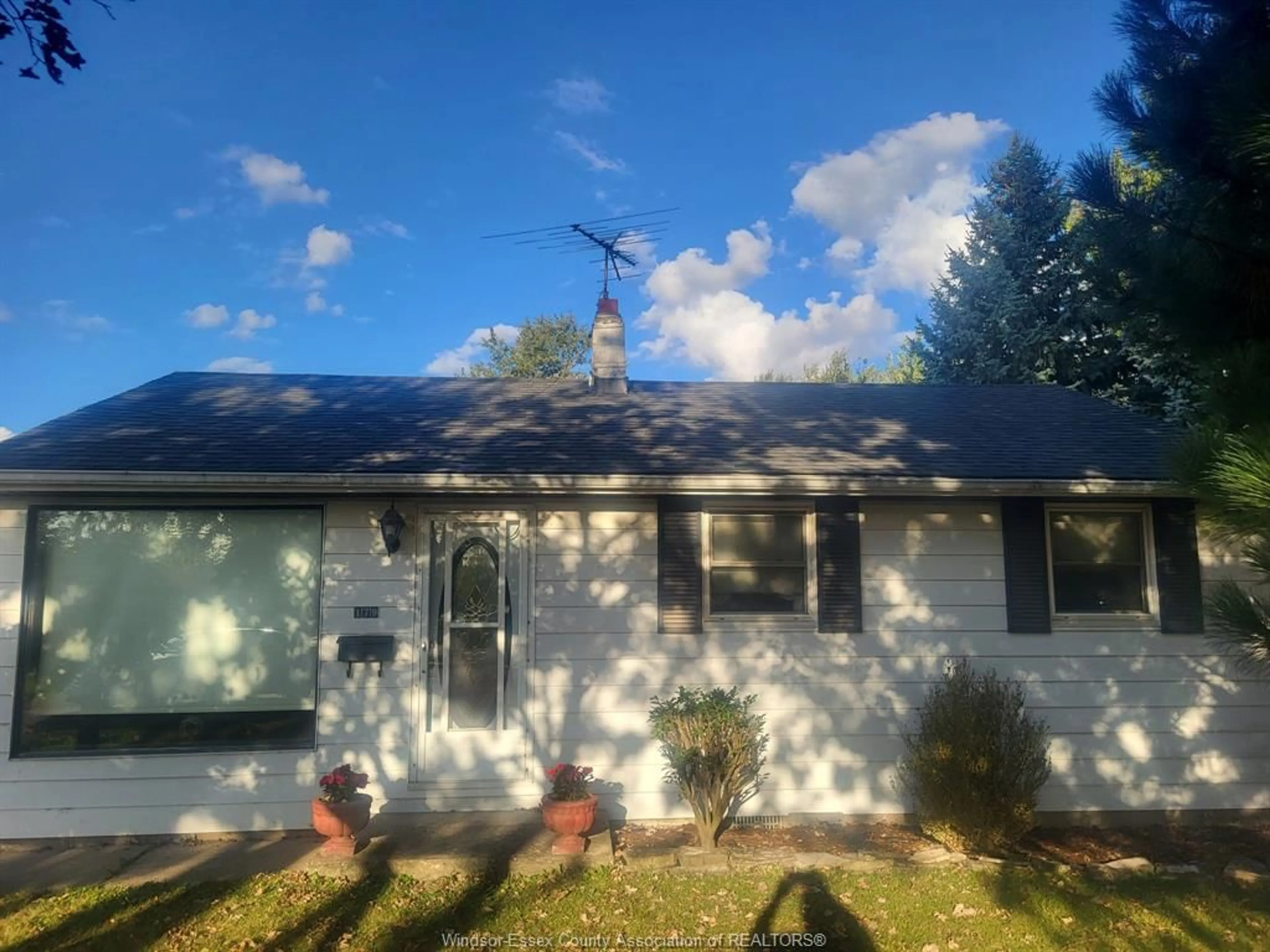 Home with vinyl exterior material, unknown for 179 GOSFIELD TOWNLINE EAST, Essex Ontario N8M 2R7