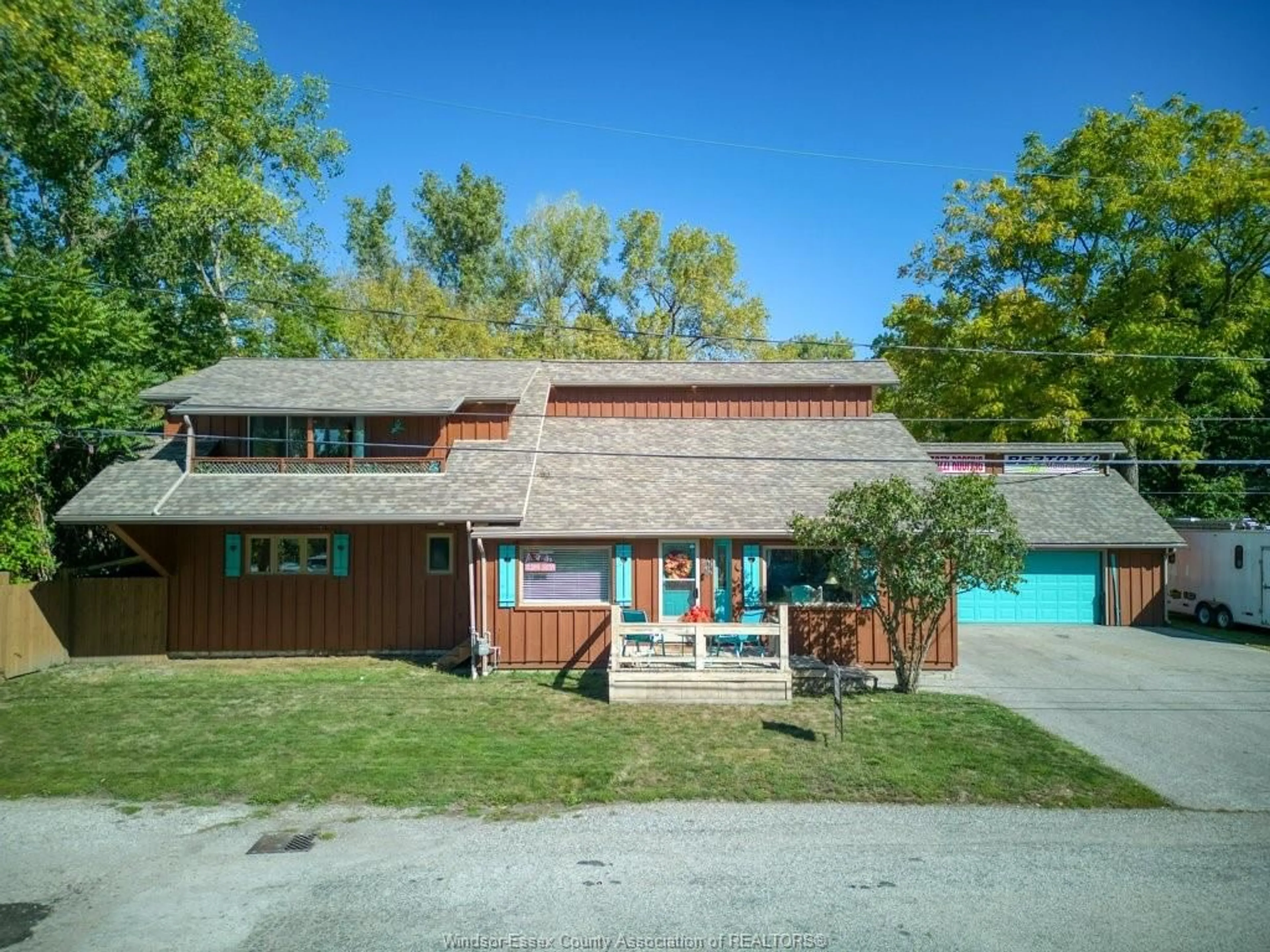 A pic from outside/outdoor area/front of a property/back of a property/a pic from drone, street for 49 RIVERVIEW, LaSalle Ontario N9S 1E1