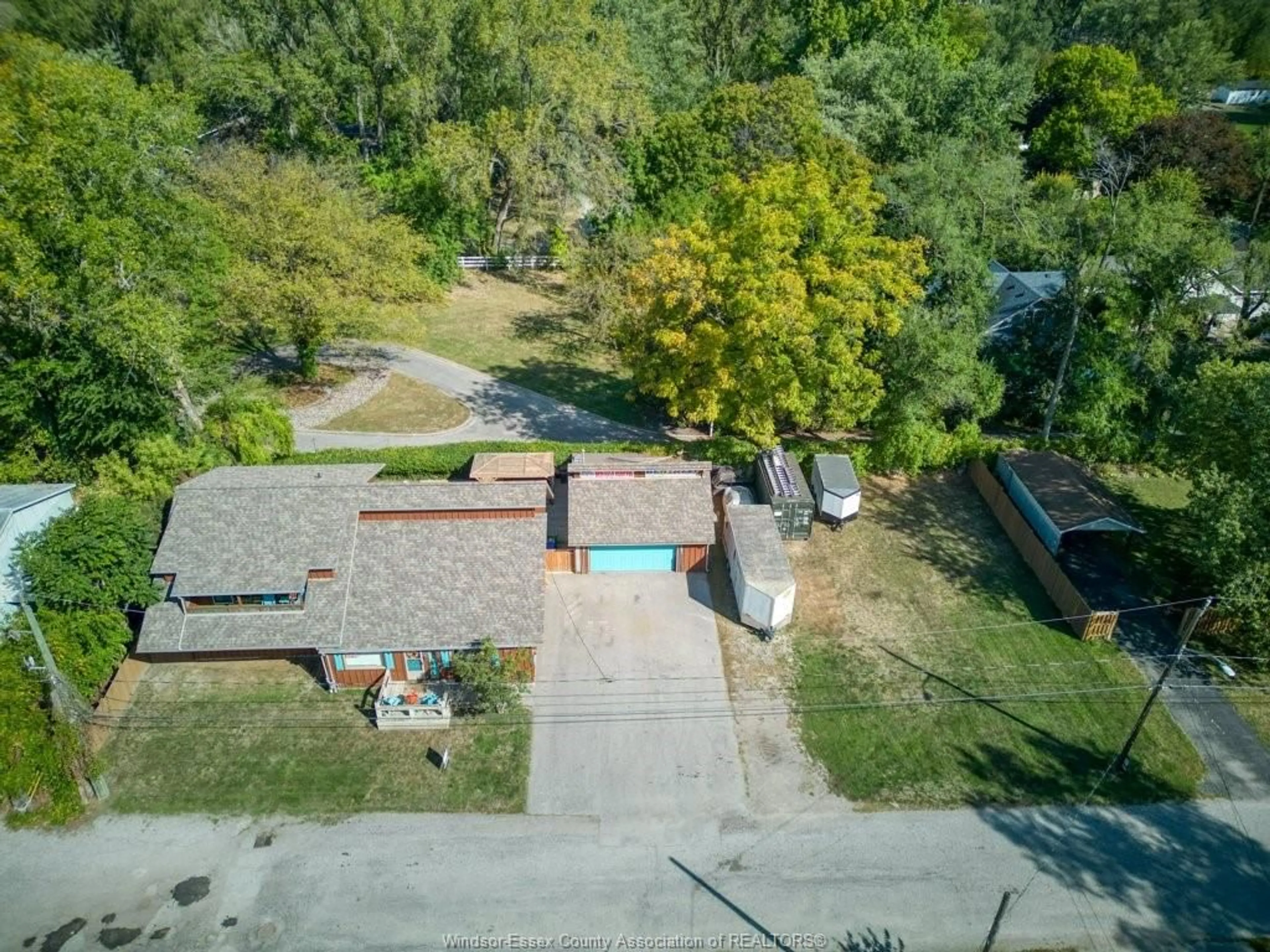 A pic from outside/outdoor area/front of a property/back of a property/a pic from drone, street for 49 RIVERVIEW, LaSalle Ontario N9S 1E1