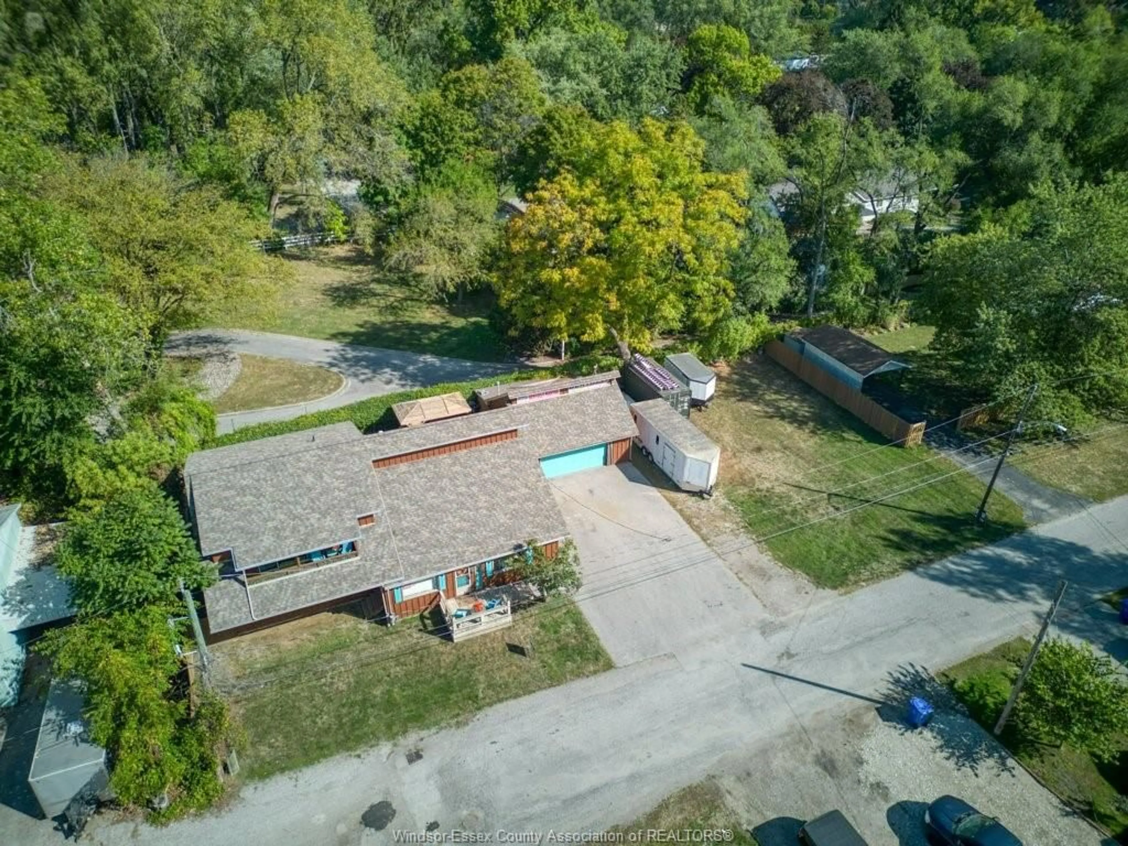 A pic from outside/outdoor area/front of a property/back of a property/a pic from drone, unknown for 49 RIVERVIEW, LaSalle Ontario N9S 1E1