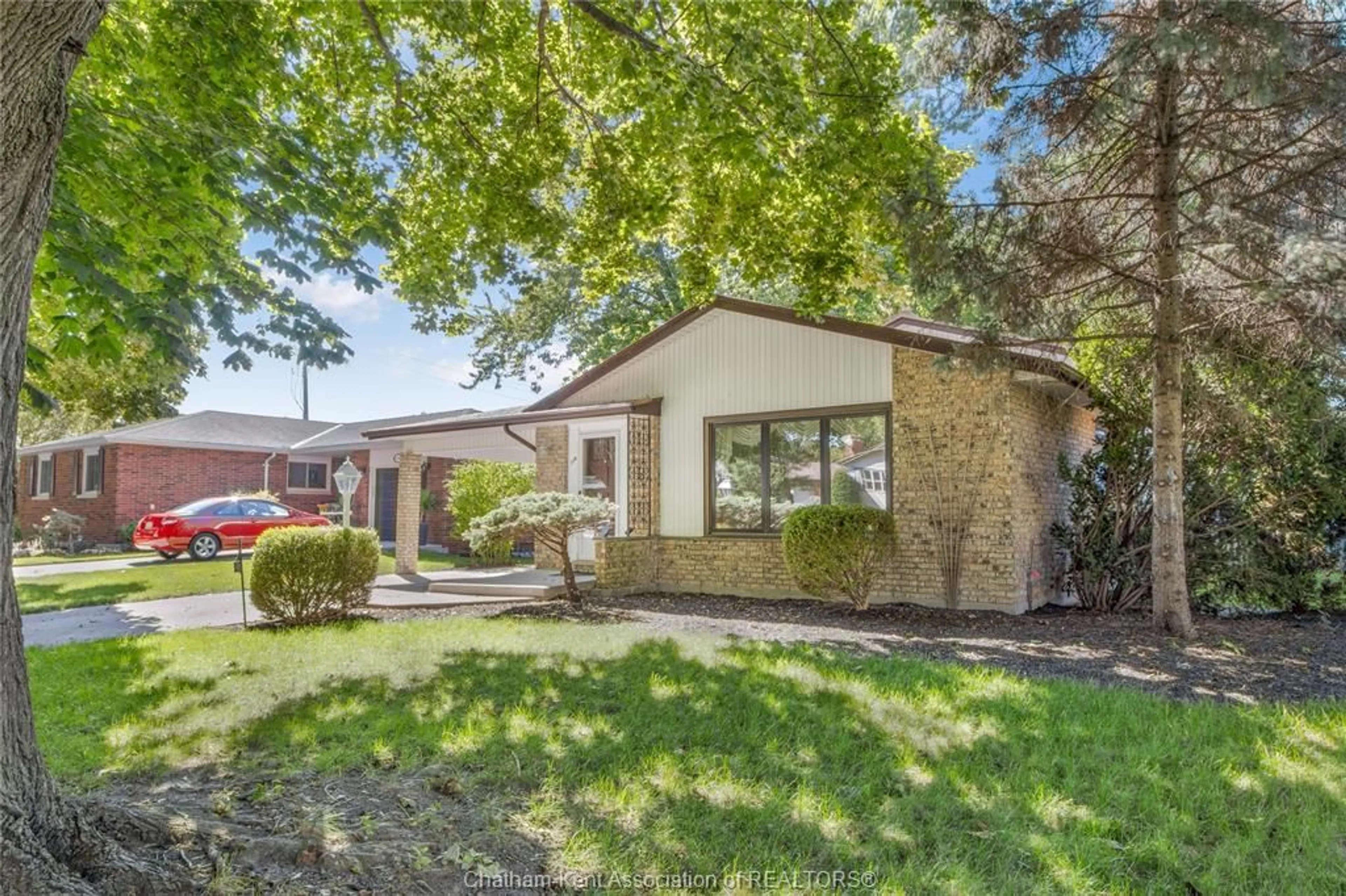 Home with brick exterior material, street for 110 CRYSTAL Dr, Chatham Ontario N7M 3C9