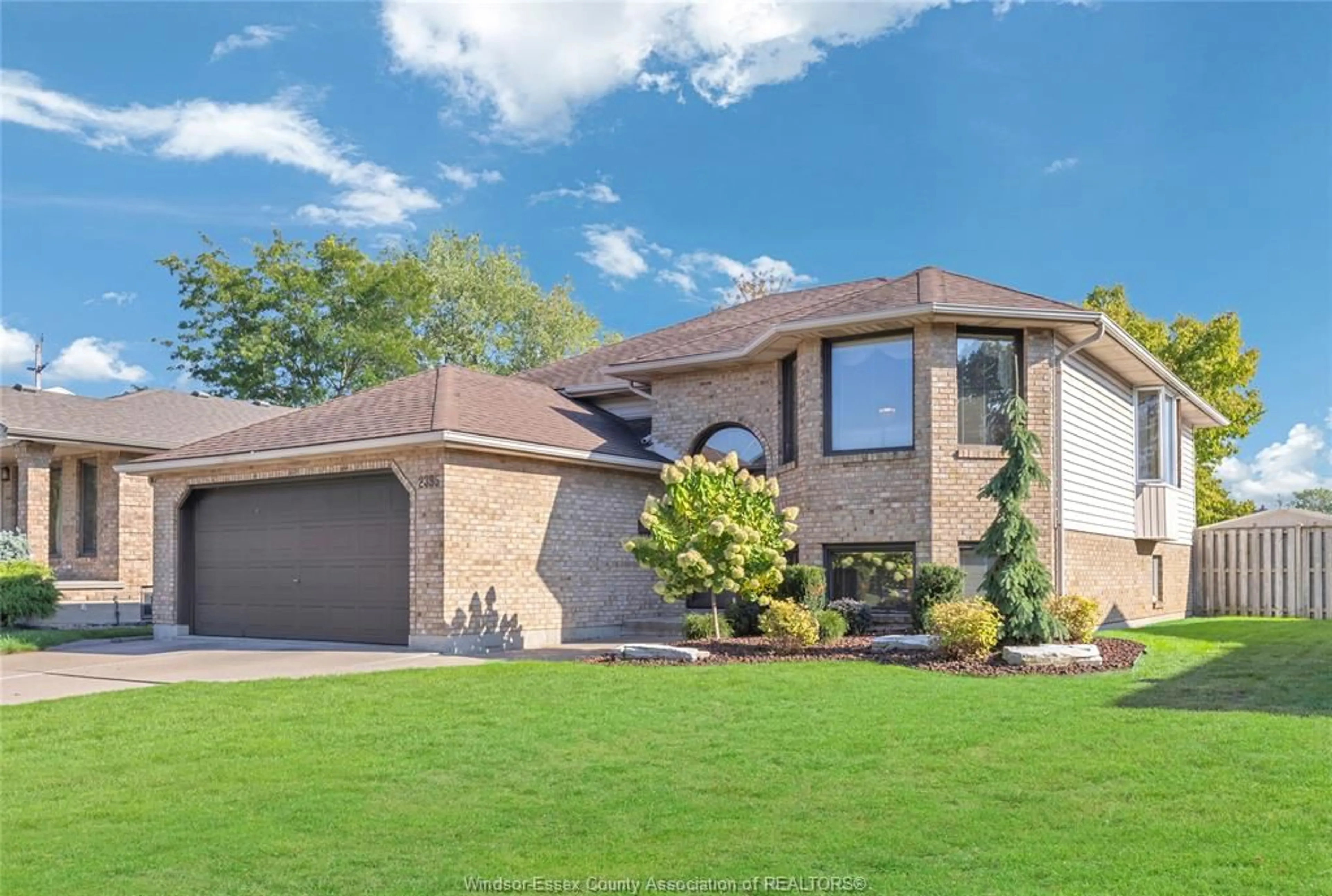 Home with brick exterior material, unknown for 2395 YOUNGSTOWN St, LaSalle Ontario N9E 4L6