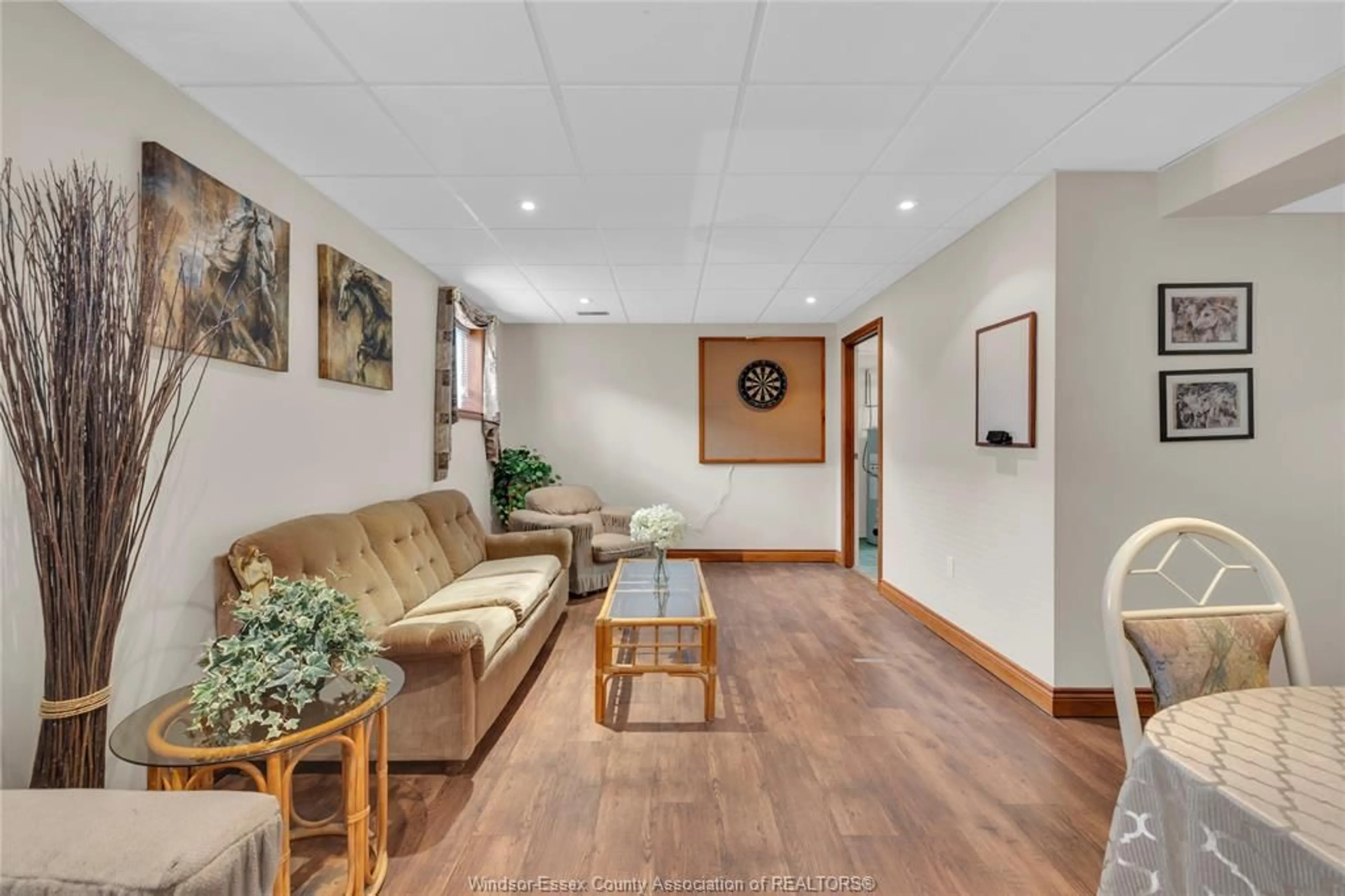 Lobby for 2395 YOUNGSTOWN St, LaSalle Ontario N9E 4L6